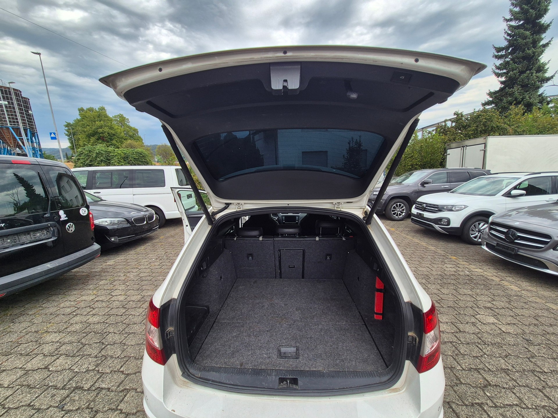 SKODA Octavia Combi 2.0 TDI RS DSG-image-9