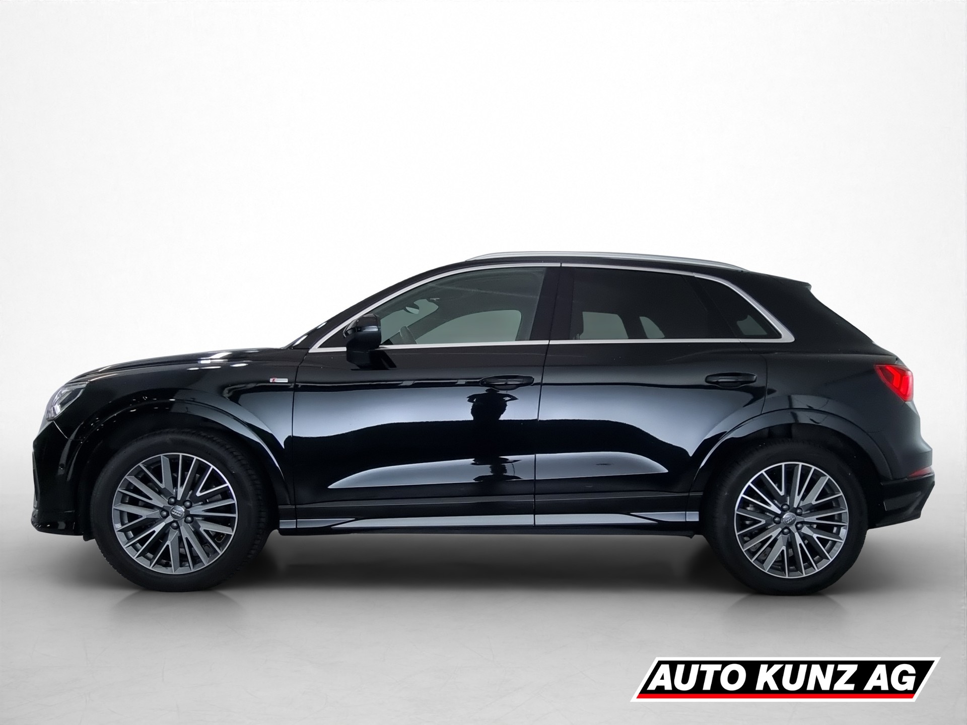 AUDI Q3 2.0 45 TFSI quattro S tronic-showroom-element-2