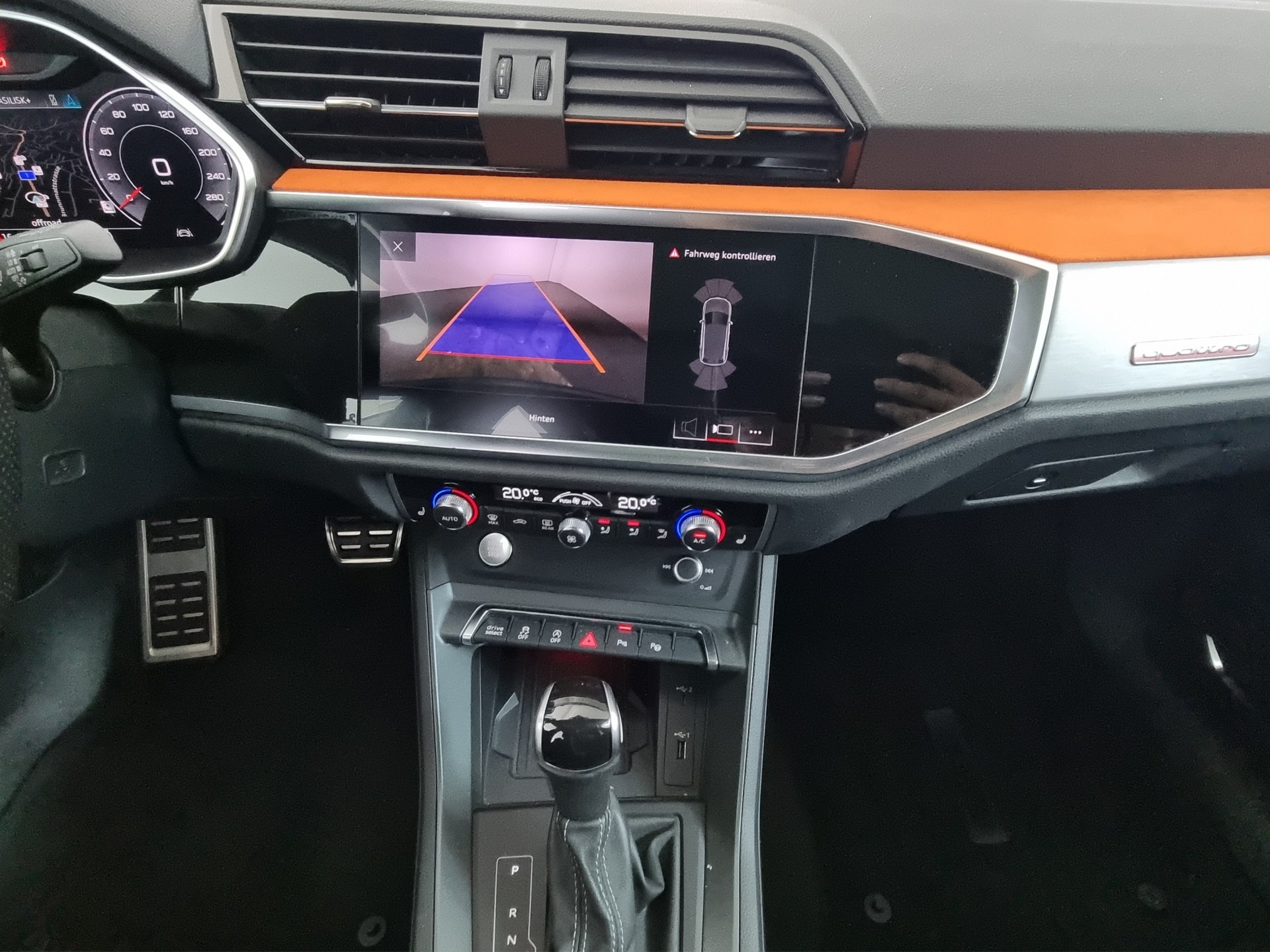 AUDI Q3 2.0 45 TFSI quattro S tronic-image-9