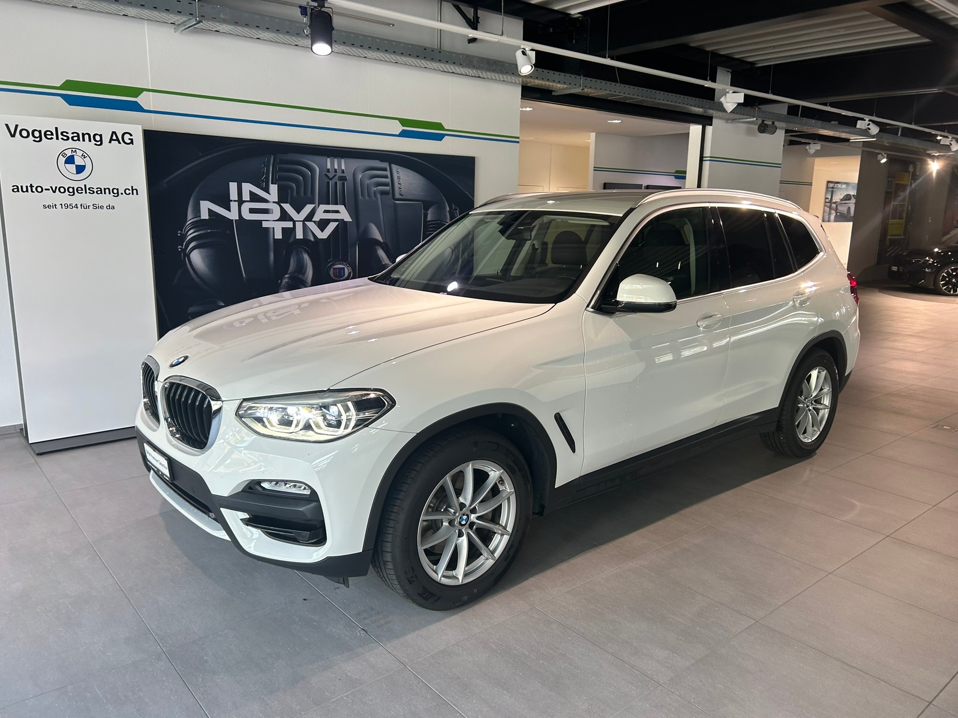 BMW X3 xDrive 20d Steptronic-showroom-element-1