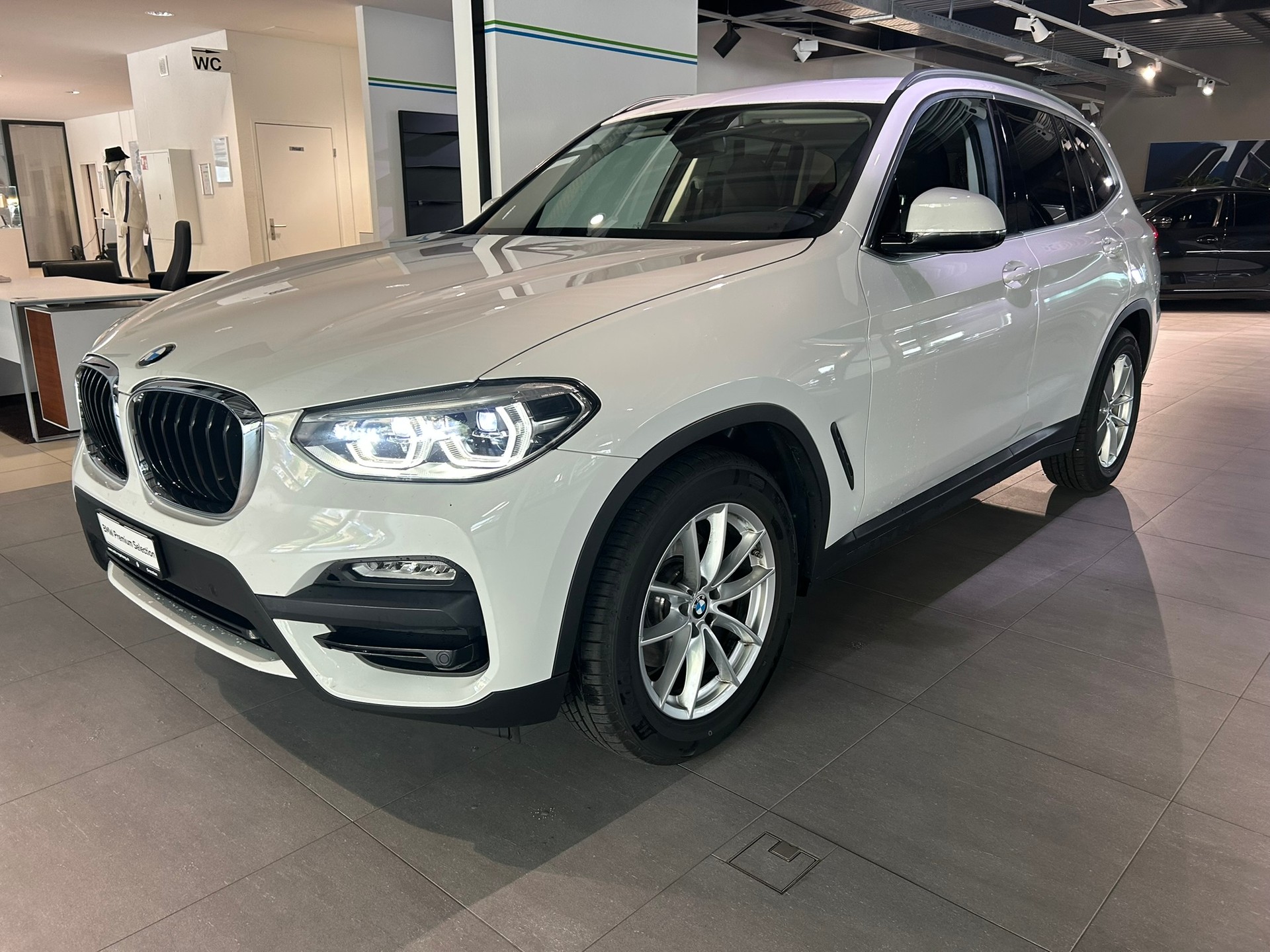 BMW X3 xDrive 20d Steptronic-showroom-element-3