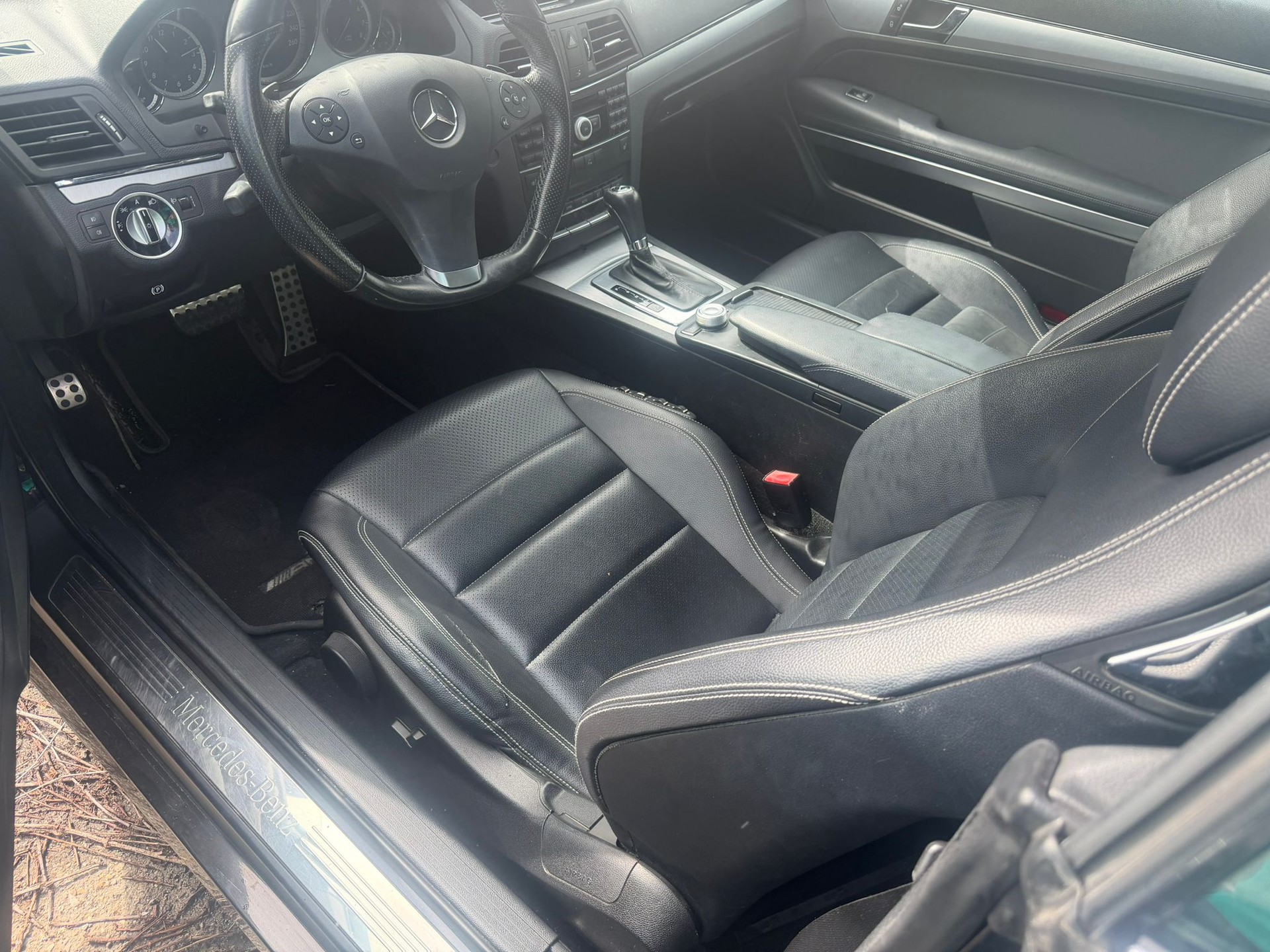 MERCEDES-BENZ E 200 CGI BlueEfficiency Automatic-image-4
