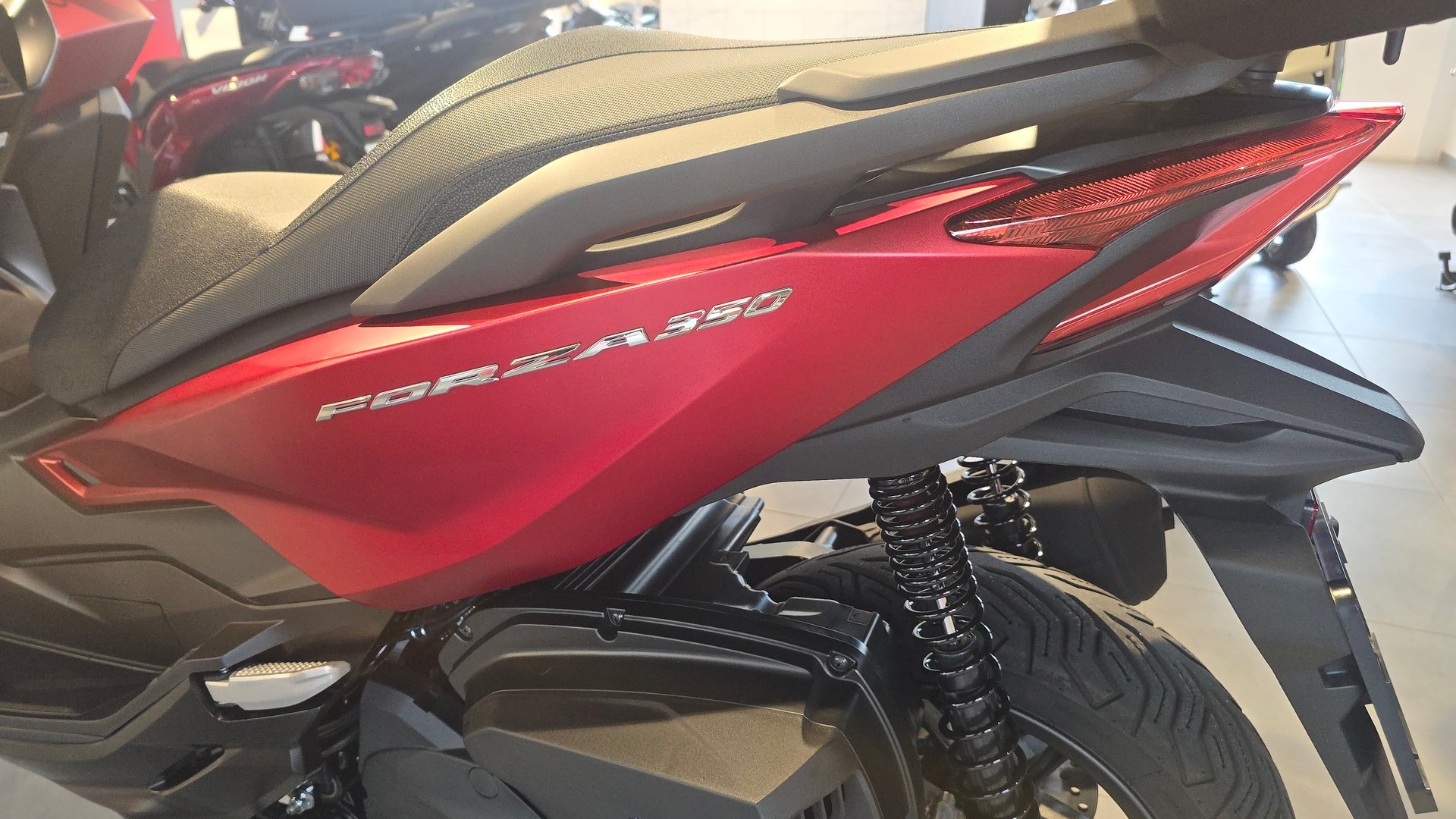 HONDA NSS 350 Smart Top Box-image-8
