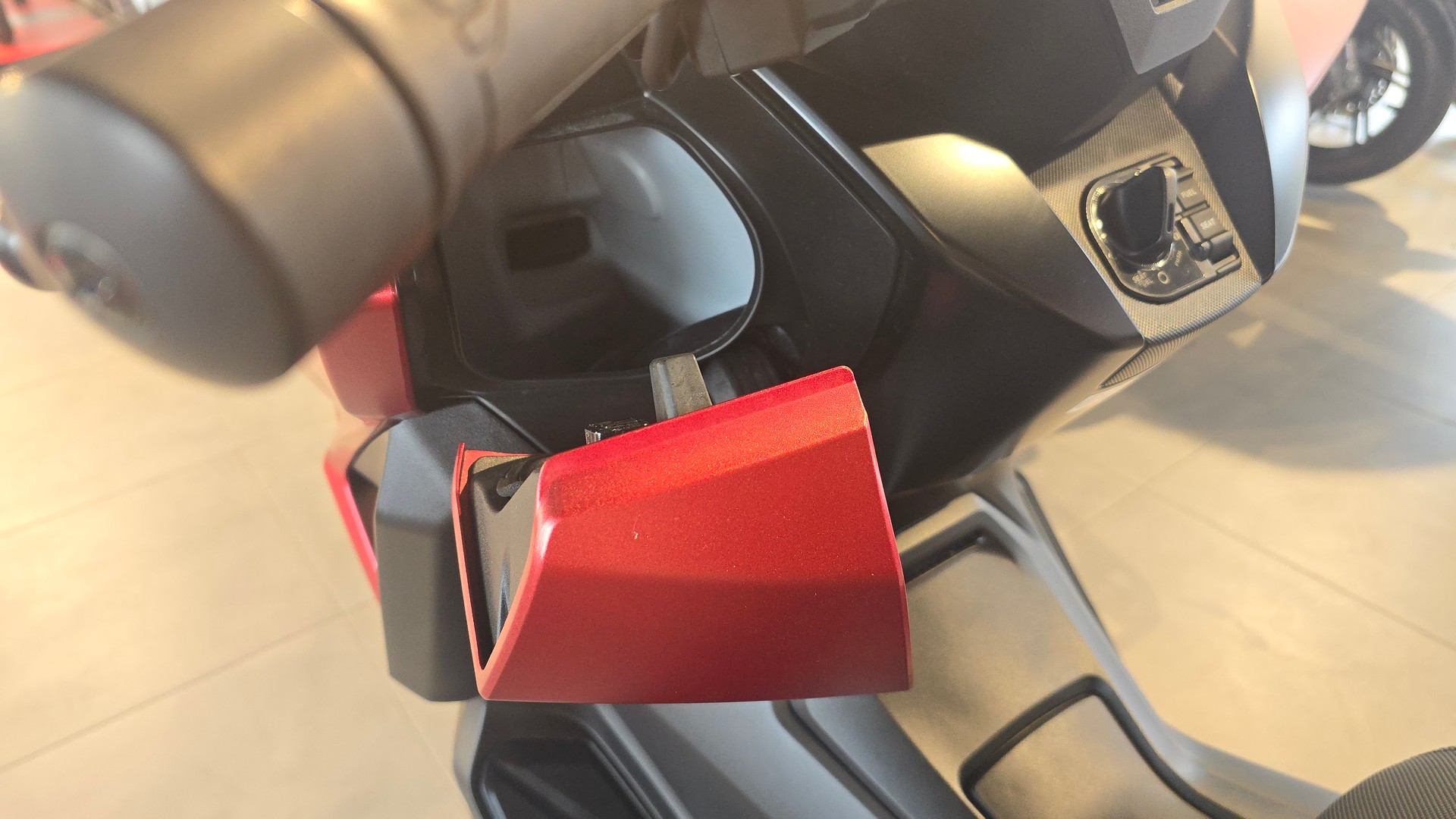 HONDA NSS 350 Smart Top Box-image-11