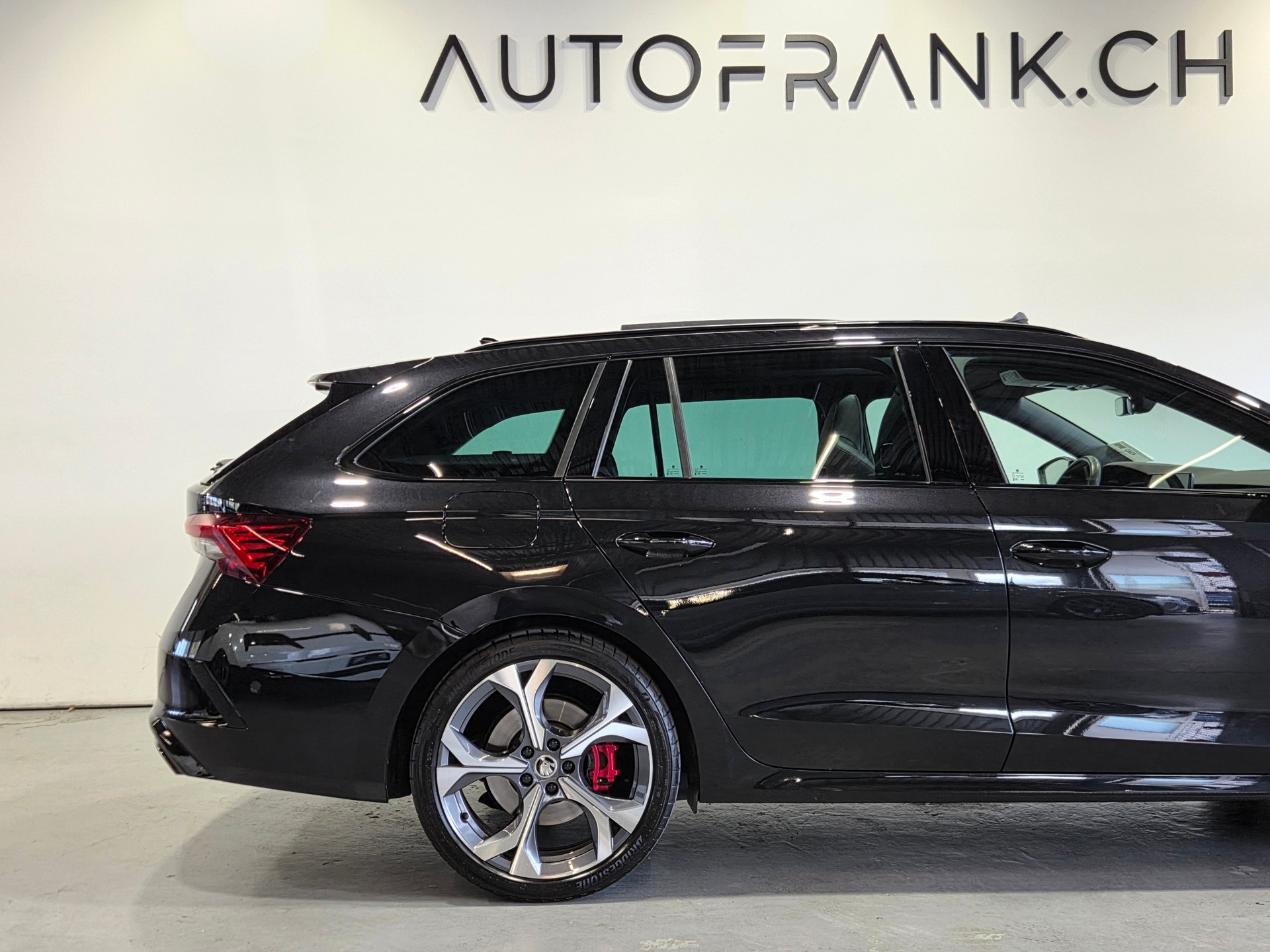 SKODA Octavia Combi 2.0 TSI RS DSG-image-17