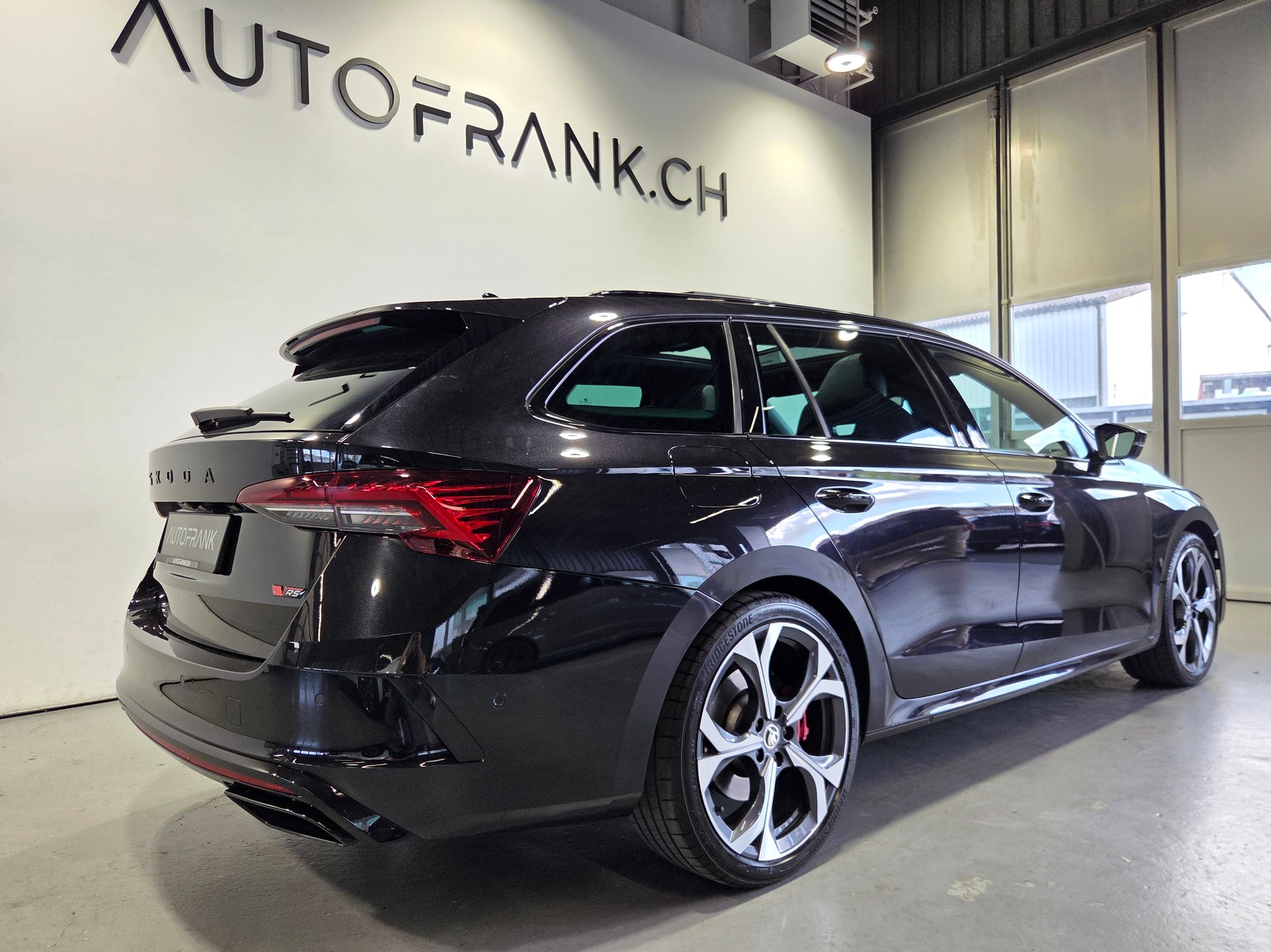 SKODA Octavia Combi 2.0 TSI RS DSG-showroom-element-2