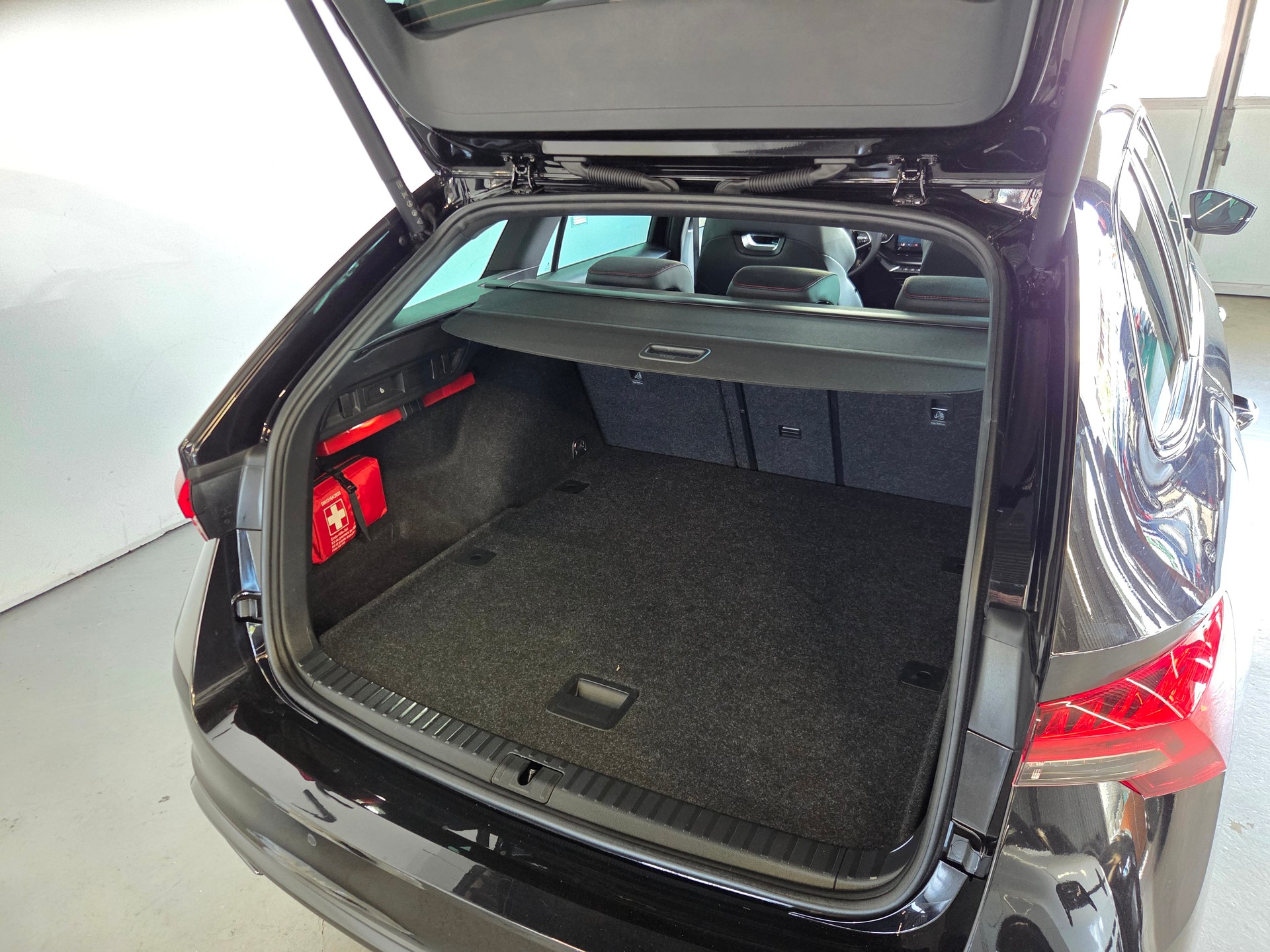 SKODA Octavia Combi 2.0 TSI RS DSG-image-24