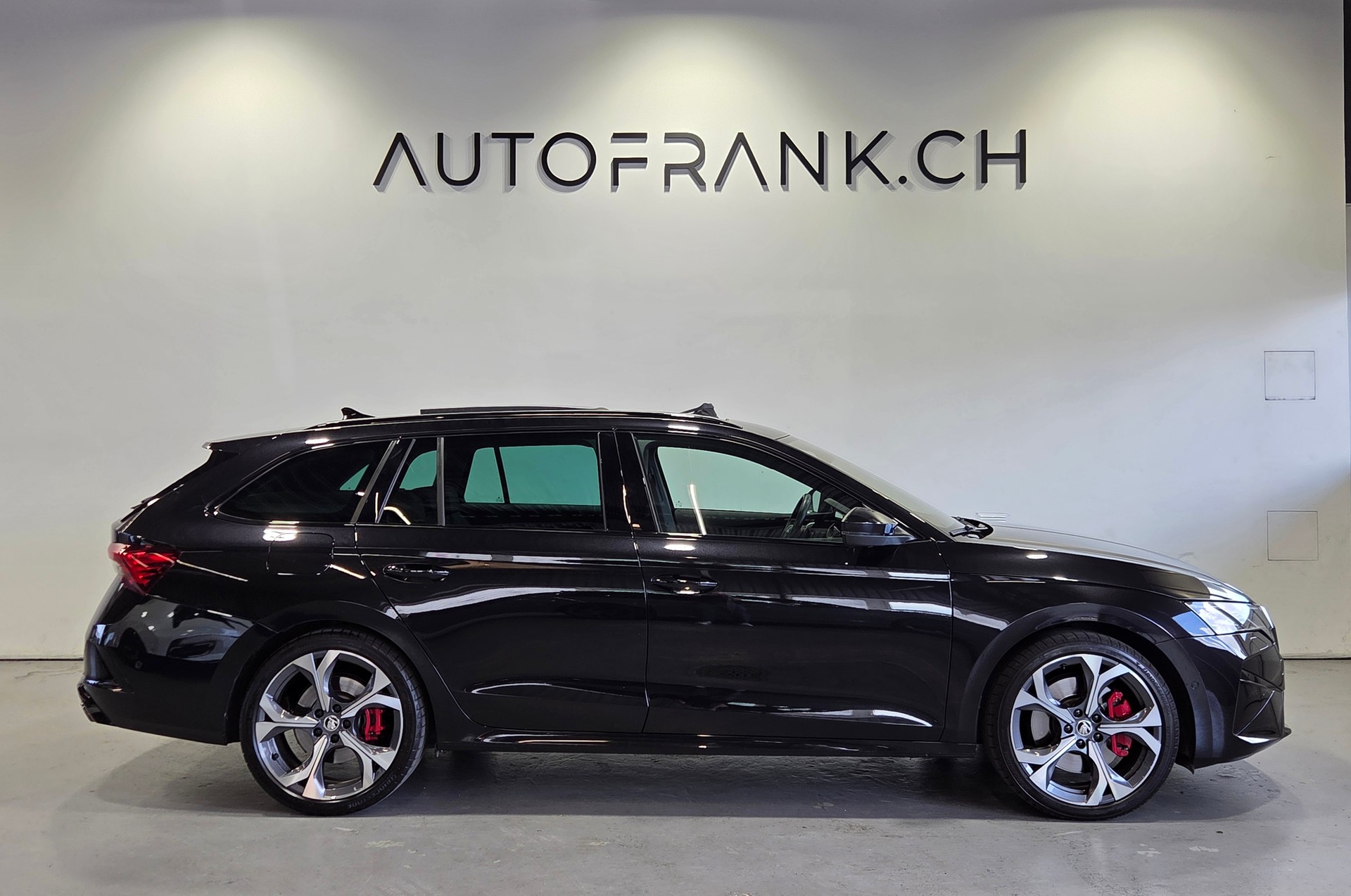 SKODA Octavia Combi 2.0 TSI RS DSG-showroom-element-1