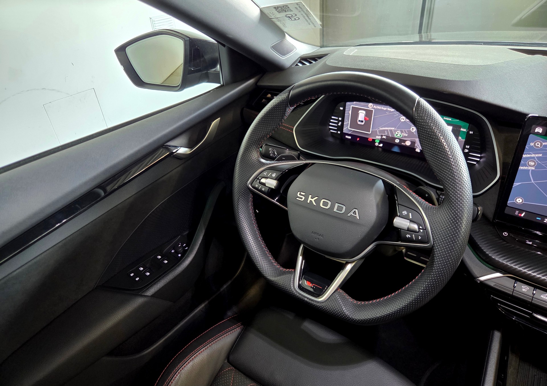 SKODA Octavia Combi 2.0 TSI RS DSG-image-18