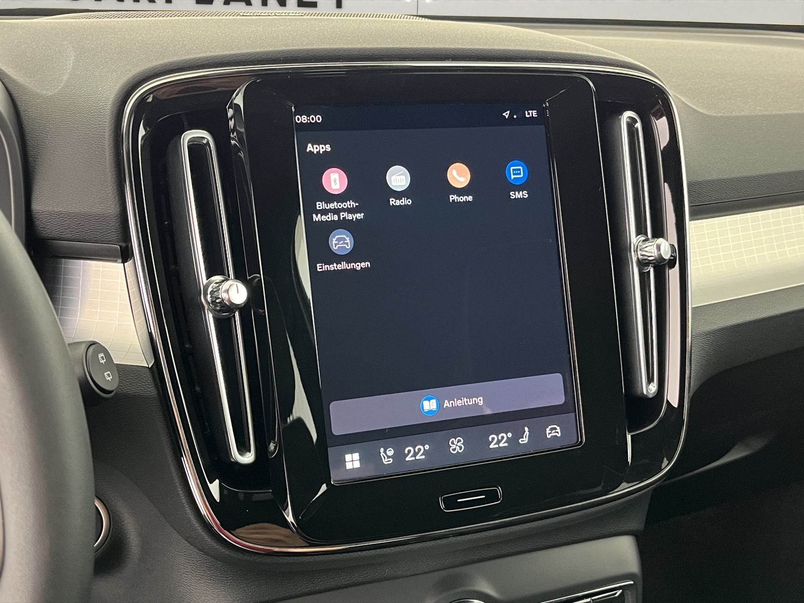 VOLVO XC40 2.0 B3 MH Plus Dark-image-14