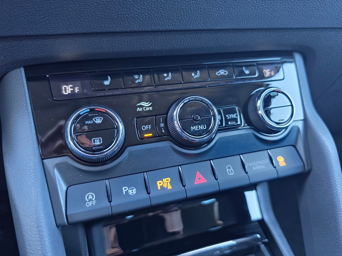 SKODA Karoq 2.0 TDI CR Dynamic 4x4 DSG-image-12