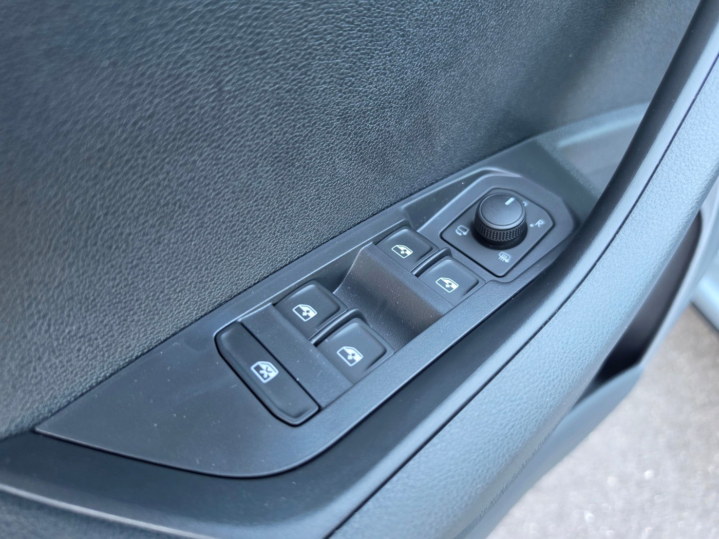 SKODA Karoq 2.0 TDI CR Dynamic 4x4 DSG-image-17