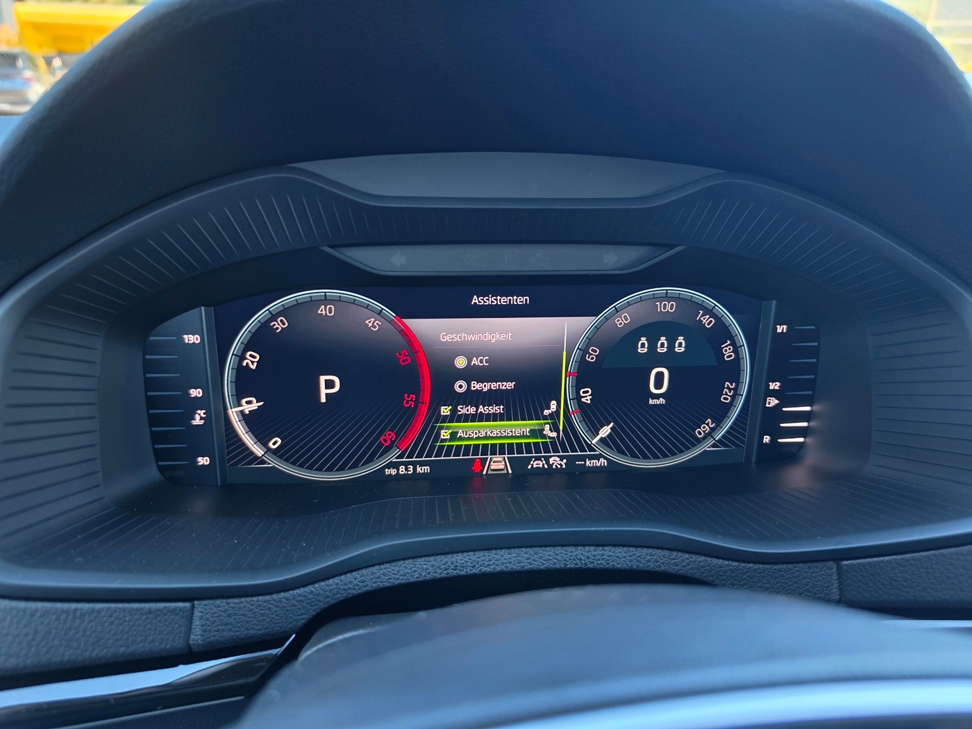 SKODA Karoq 2.0 TDI CR Dynamic 4x4 DSG-image-15