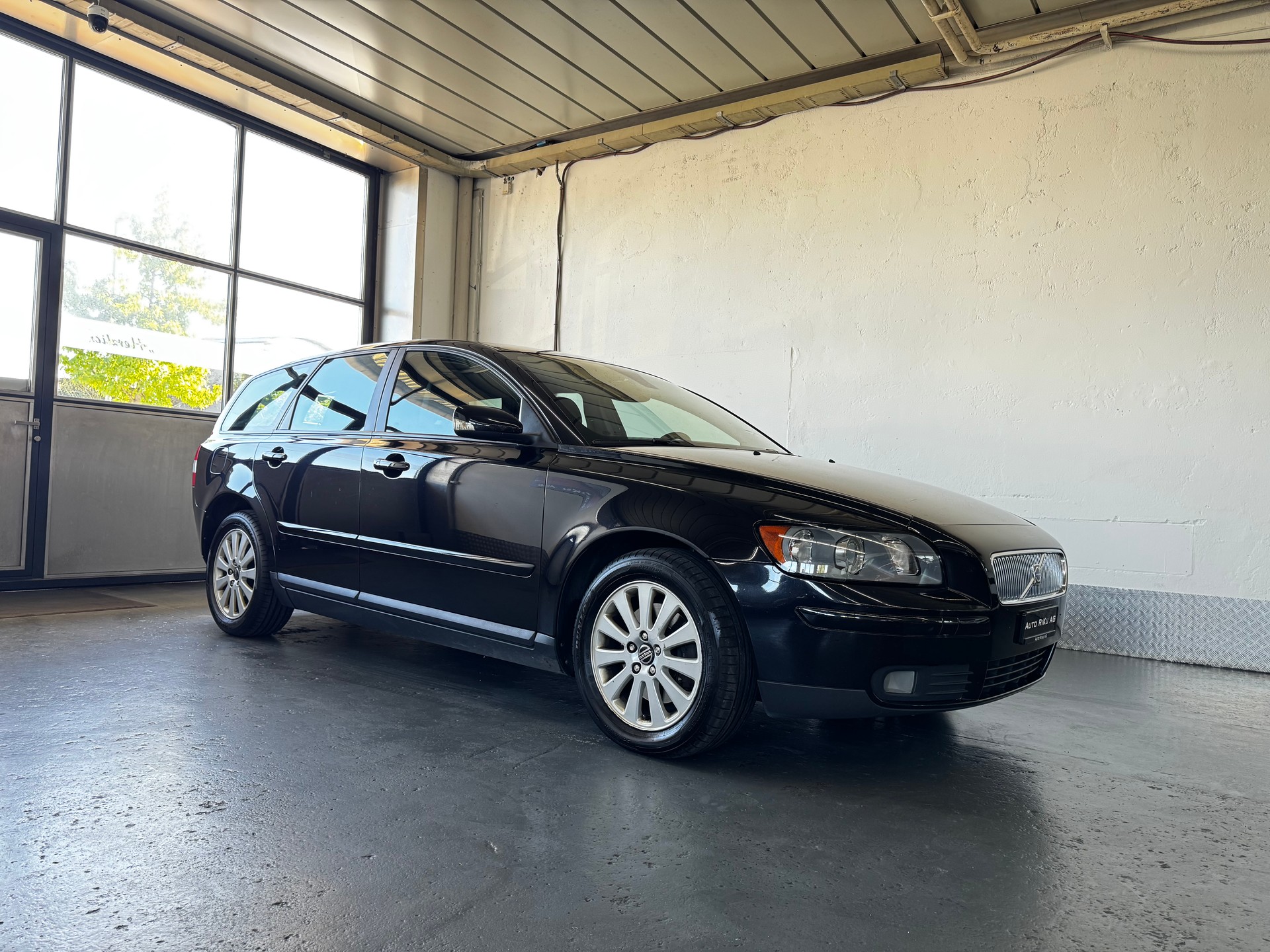 VOLVO V50 2.0D Momentum-showroom-element-1