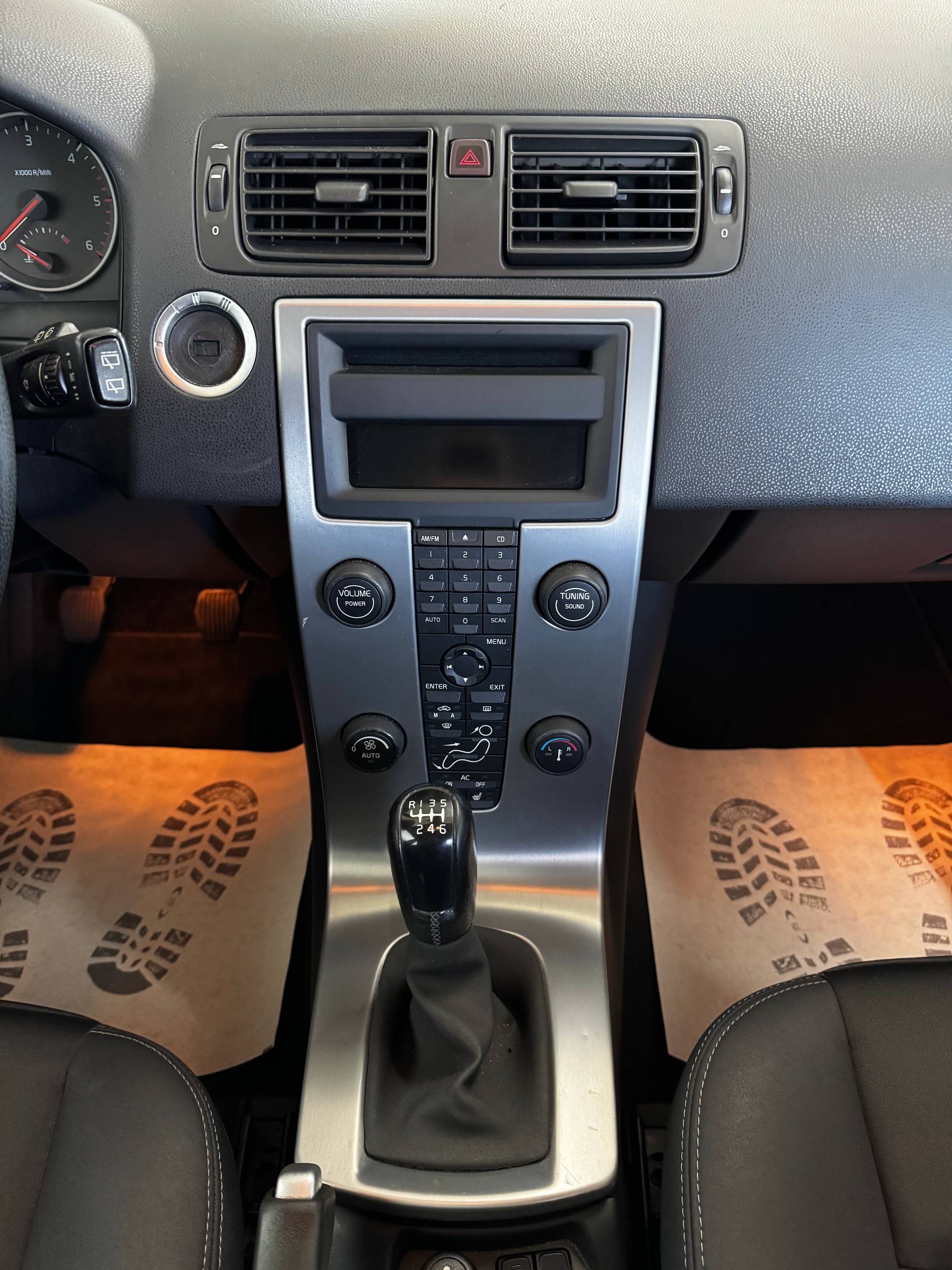 VOLVO V50 2.0D Momentum-image-16
