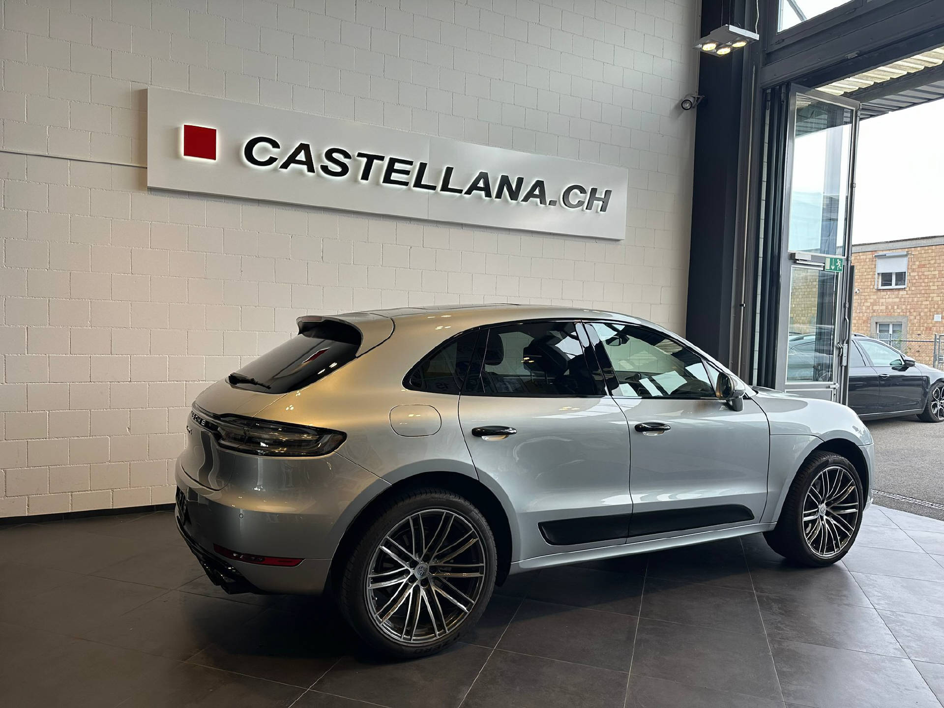 PORSCHE Macan 3.0 V6 S-showroom-element-2
