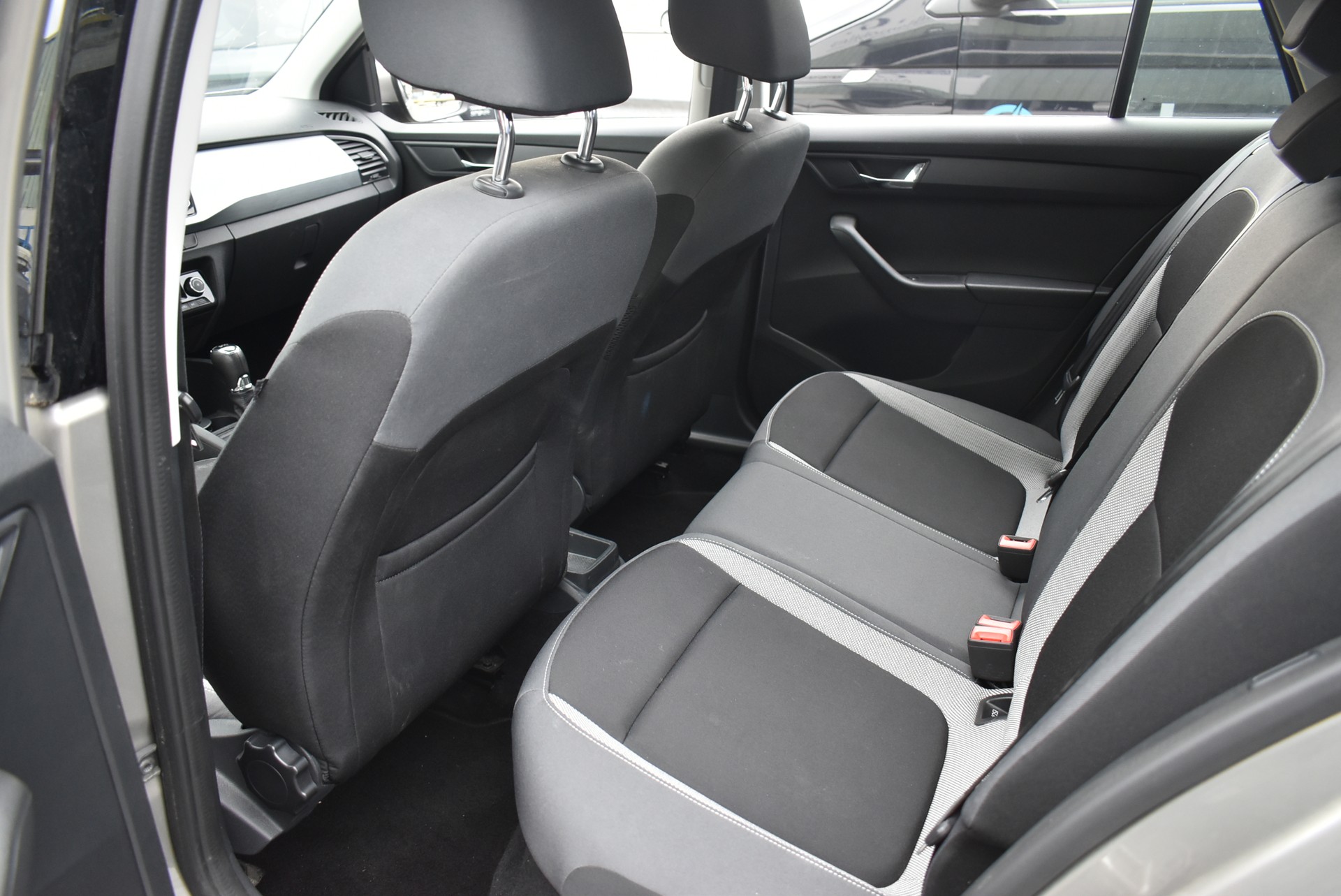 SKODA Fabia 1.2 TSI Swiss Edition DSG-image-2