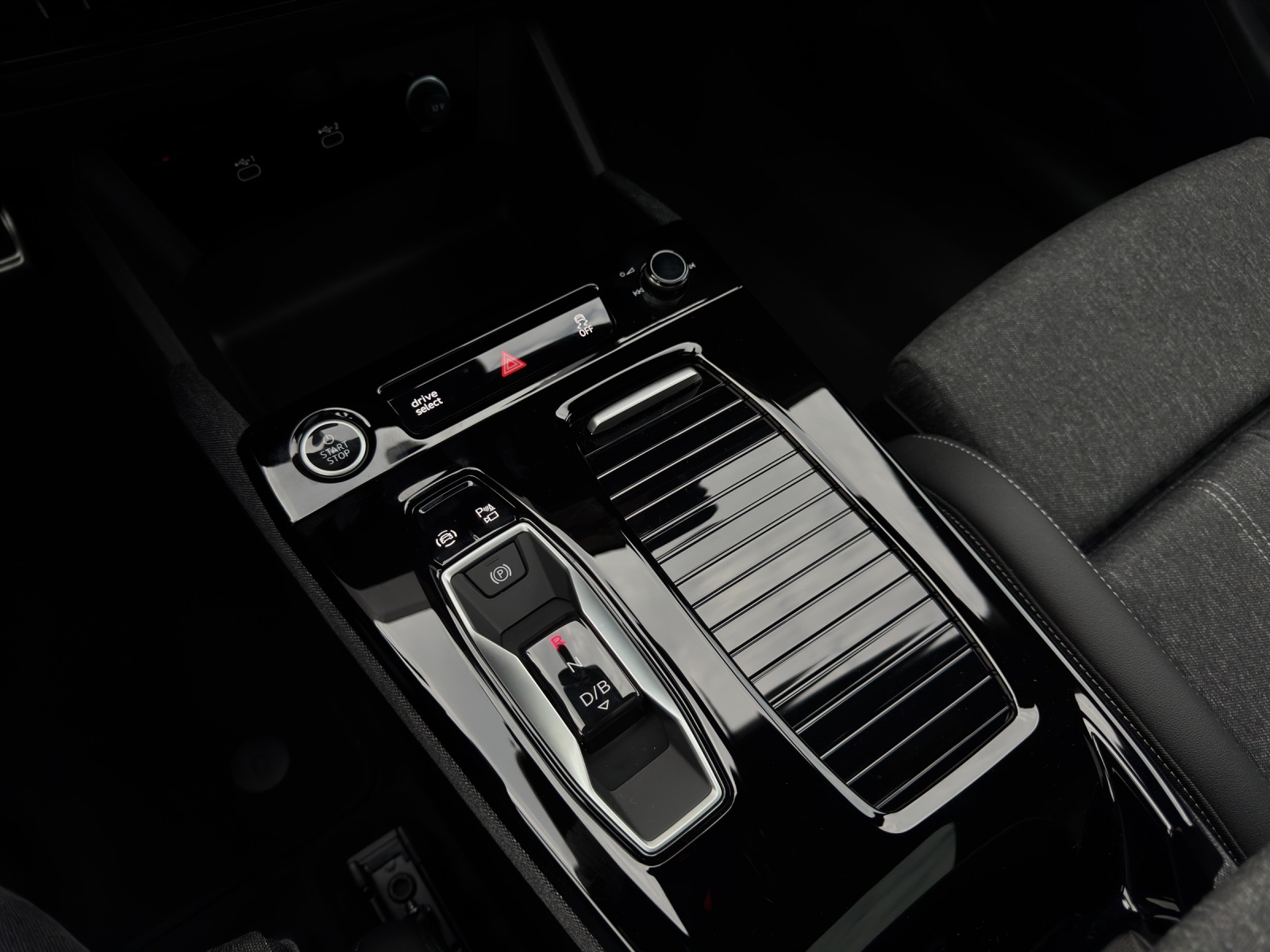 AUDI Q6 e-tron quattro-image-21