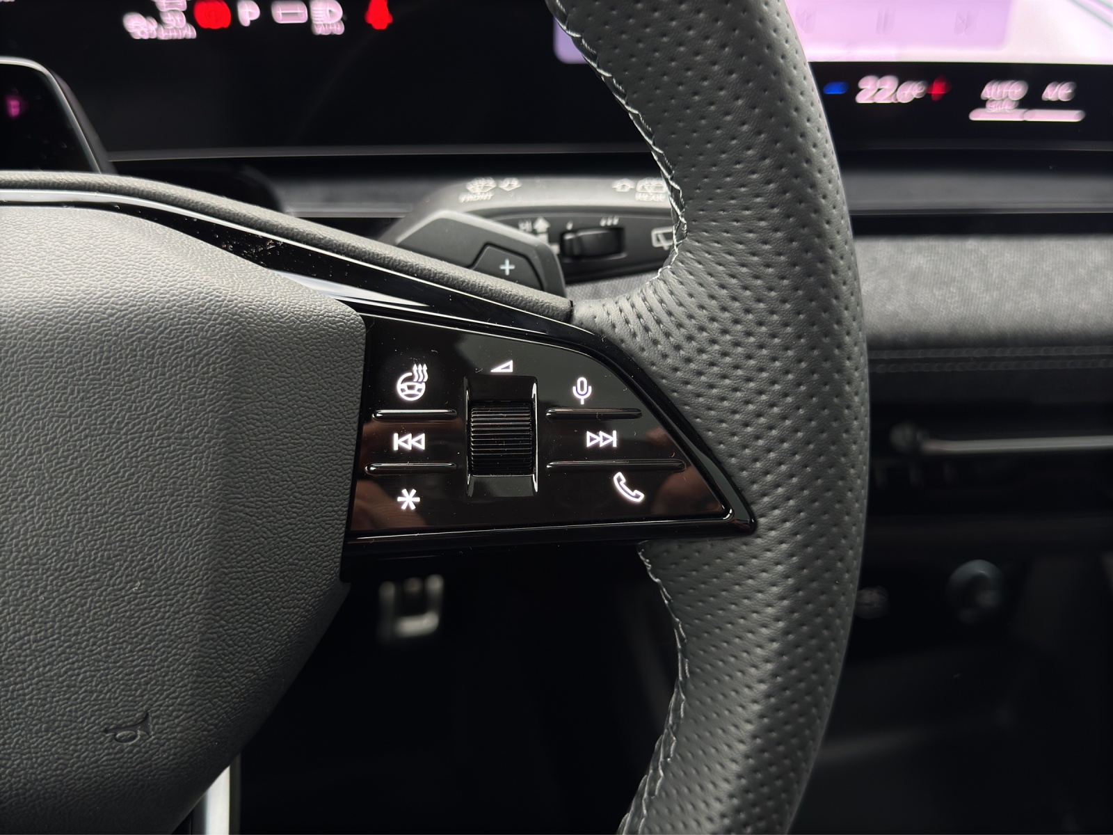 AUDI Q6 e-tron quattro-image-18