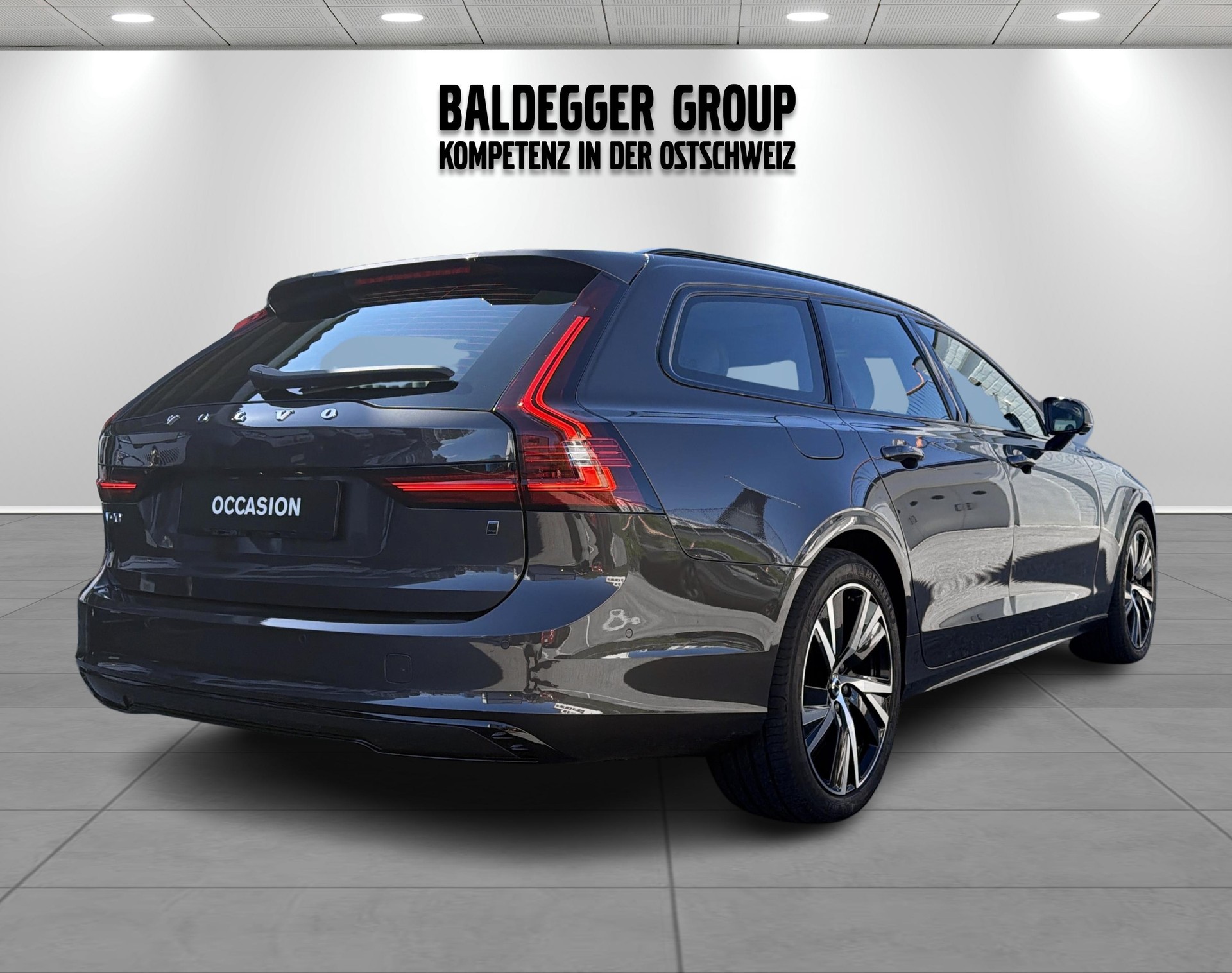 VOLVO V90 2.0 B5 R-Design AWD-showroom-element-1