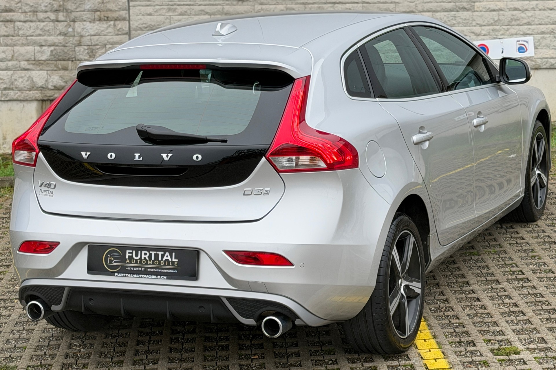 VOLVO V40 D3 R-Design-image-8