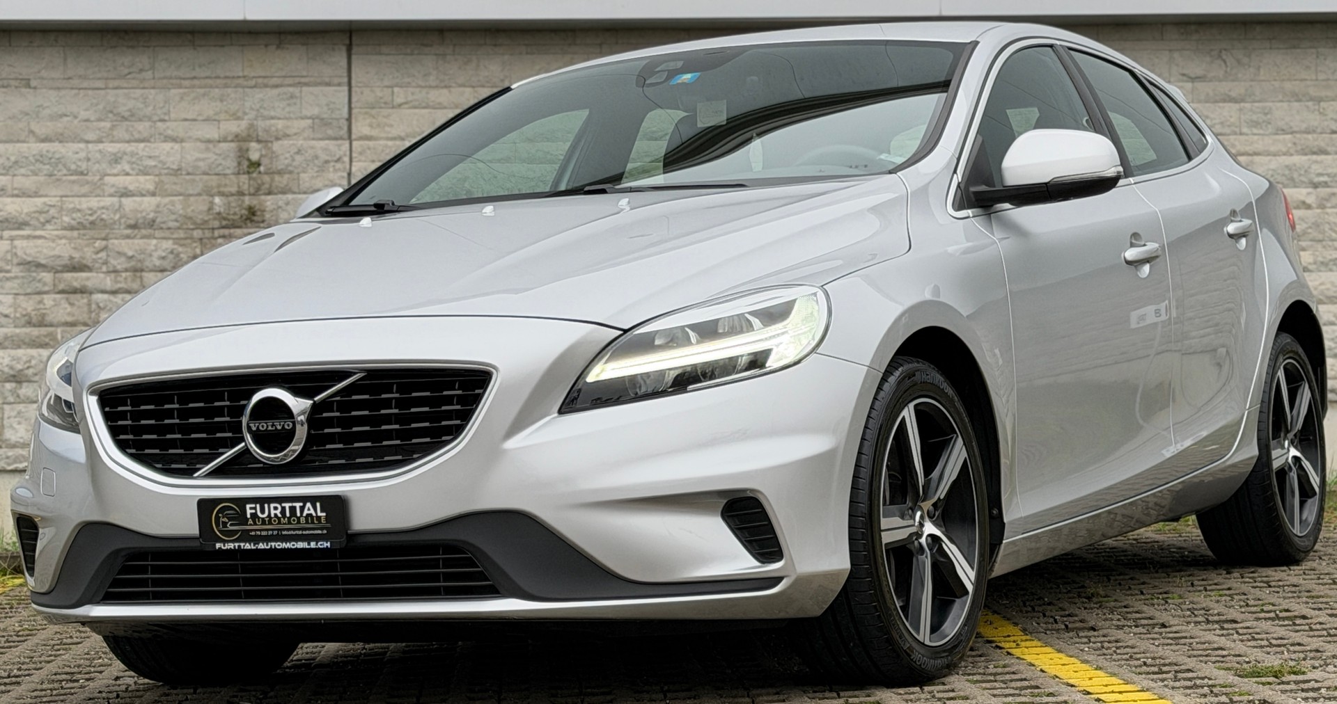 VOLVO V40 D3 R-Design-image-4