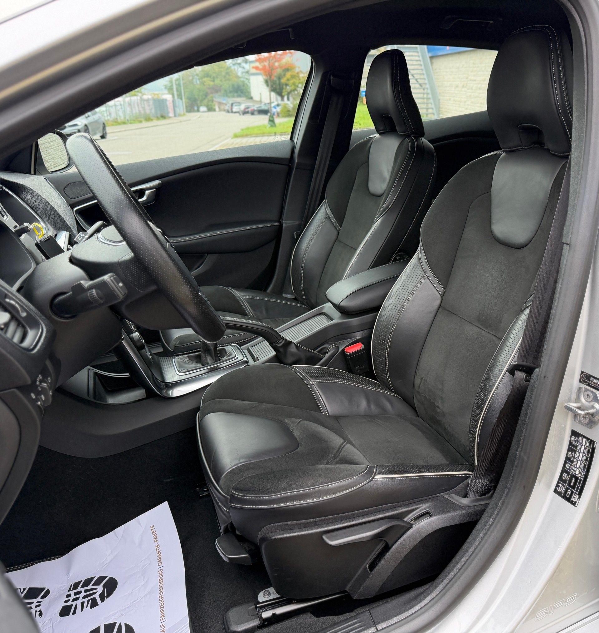 VOLVO V40 D3 R-Design-image-16