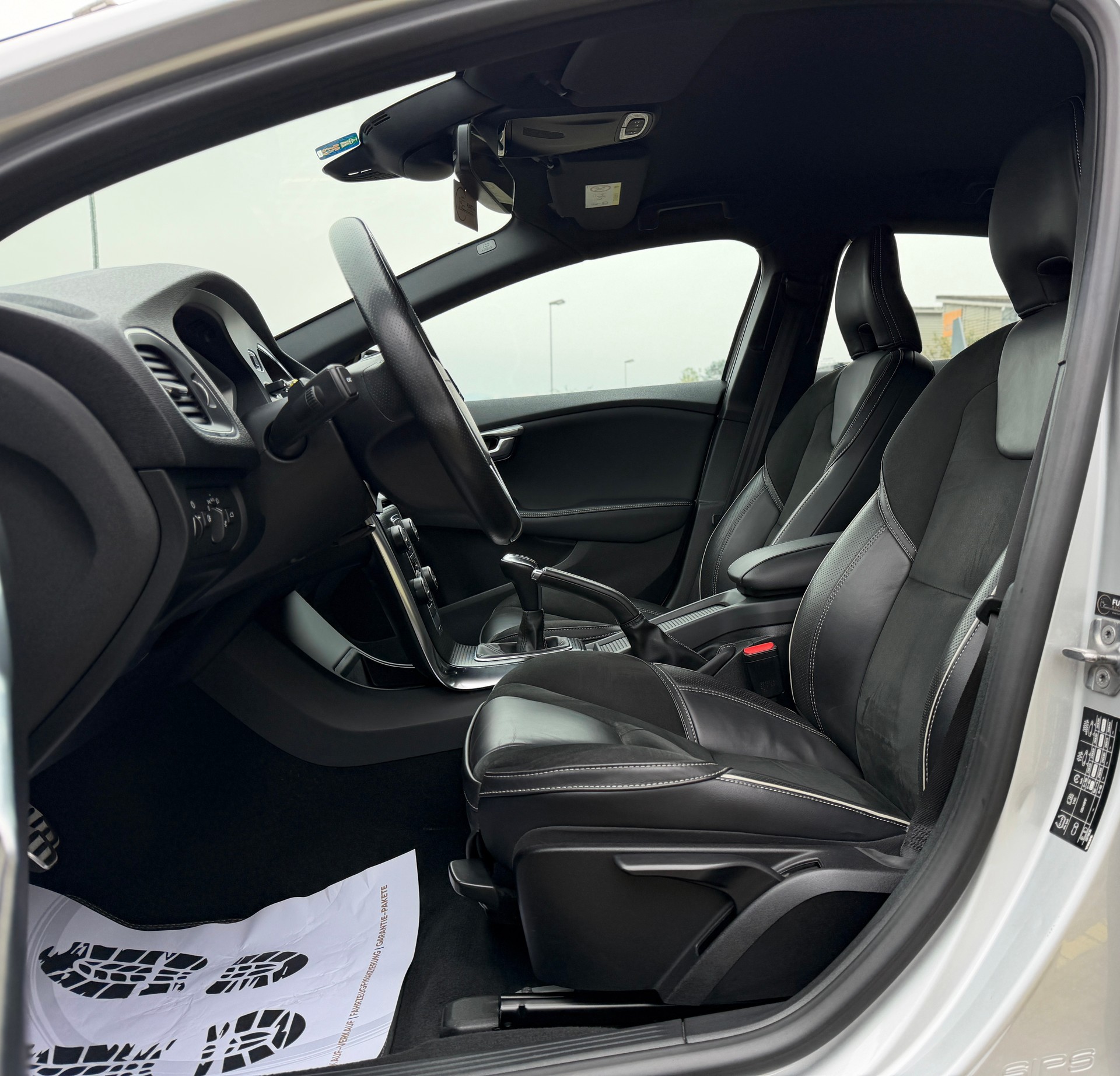 VOLVO V40 D3 R-Design-image-15
