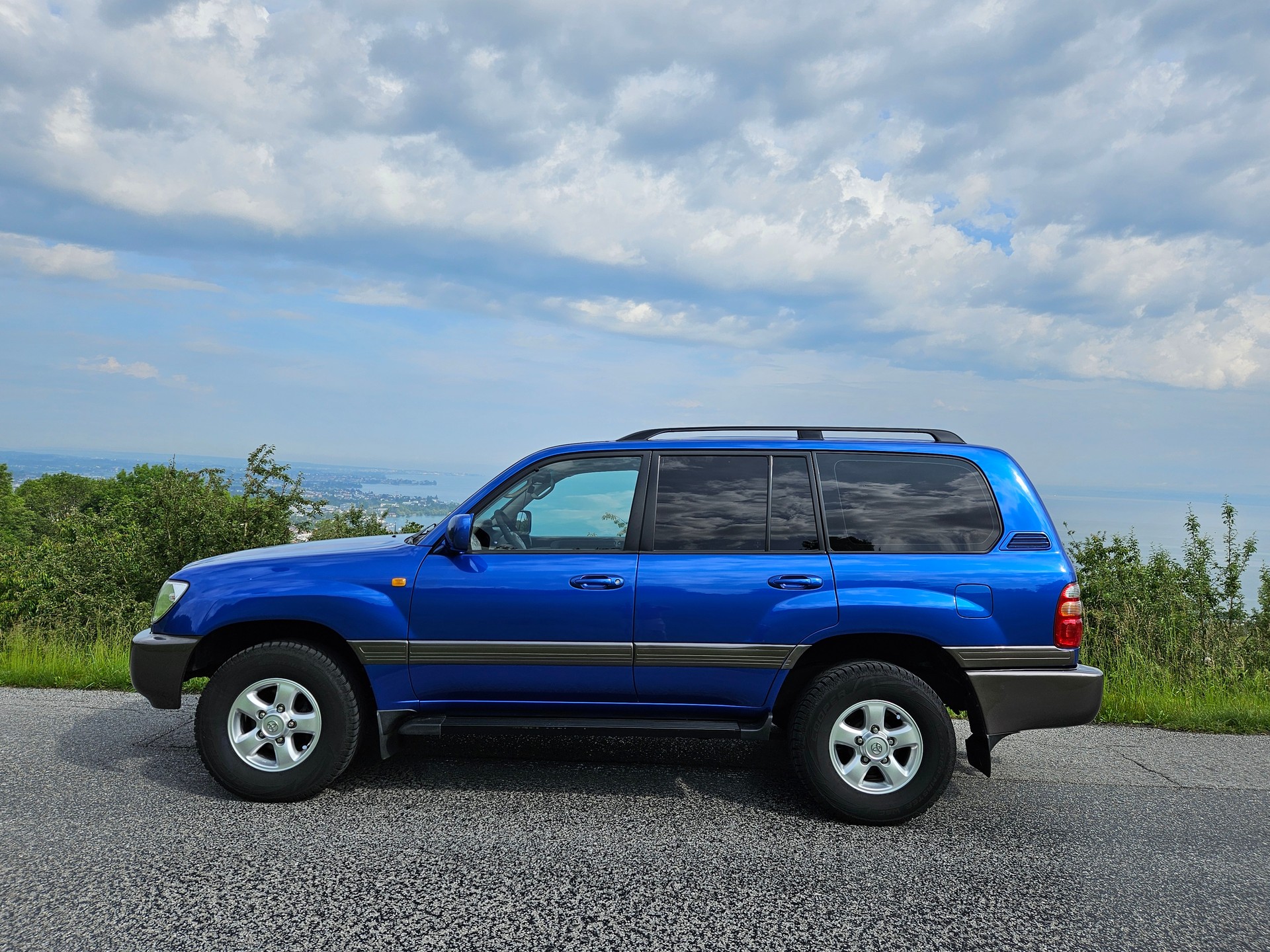 TOYOTA Landcruiser
