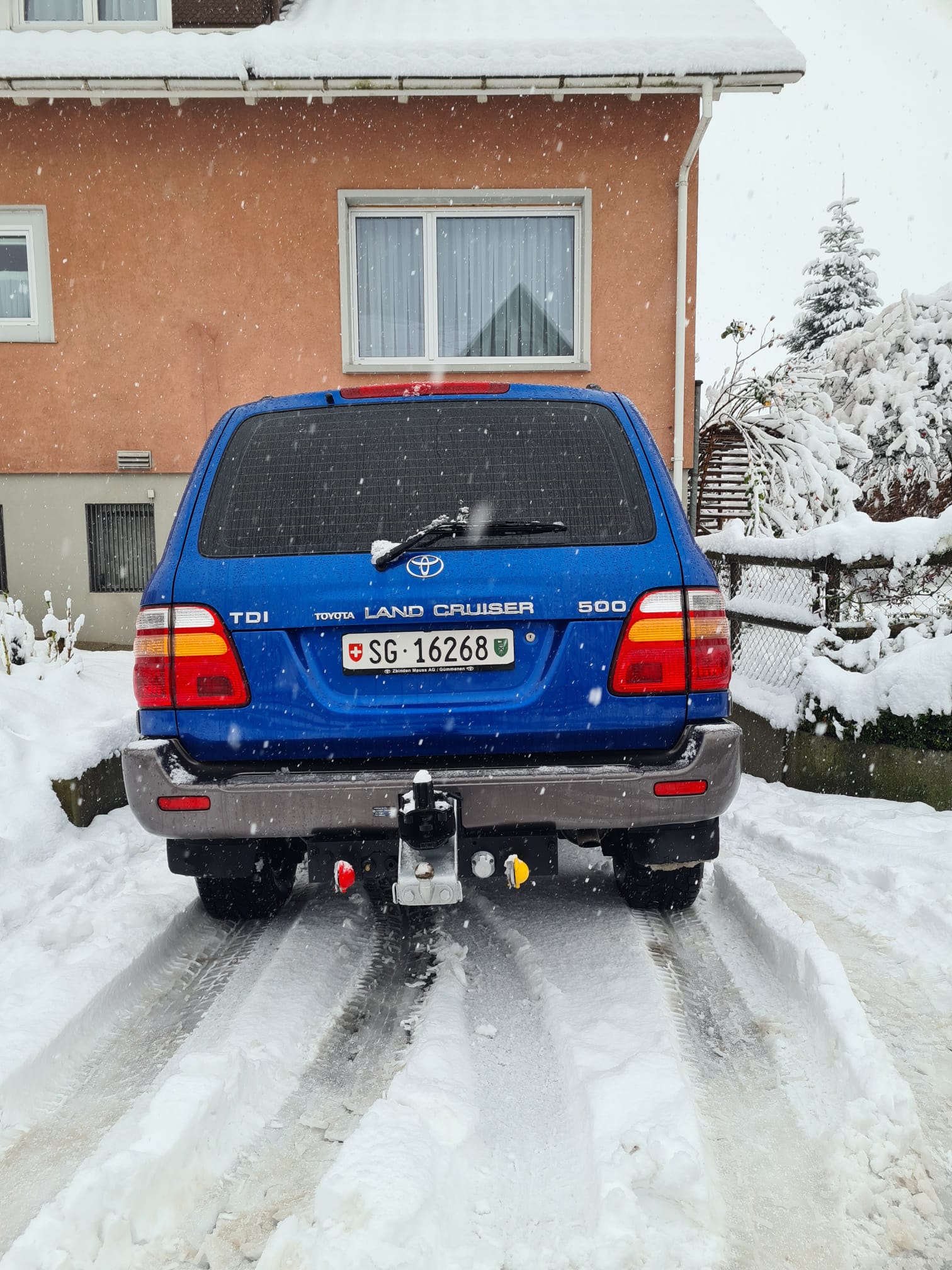TOYOTA Landcruiser-image-2