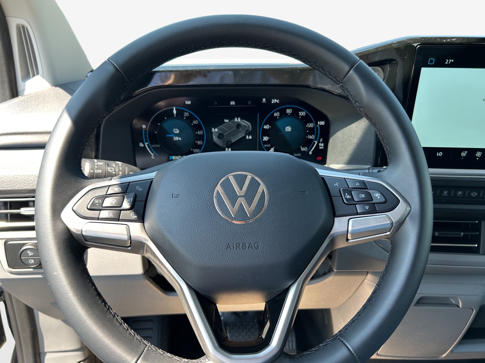VW Caravelle BEV Life-image-9
