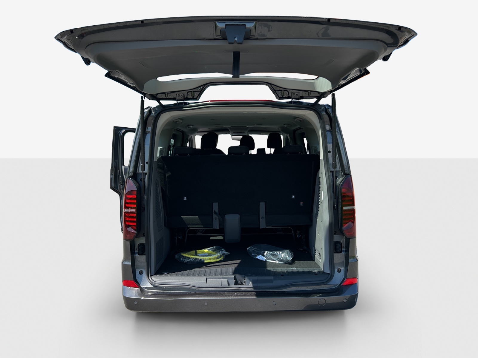 VW Caravelle BEV Life-image-12