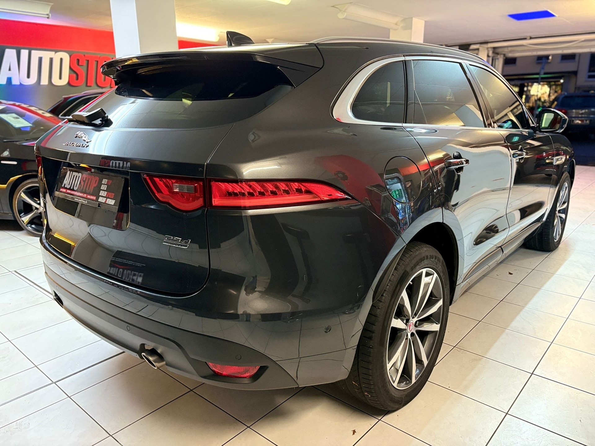 JAGUAR F-Pace 25d Prestige Advantage AWD Automatik-image-5