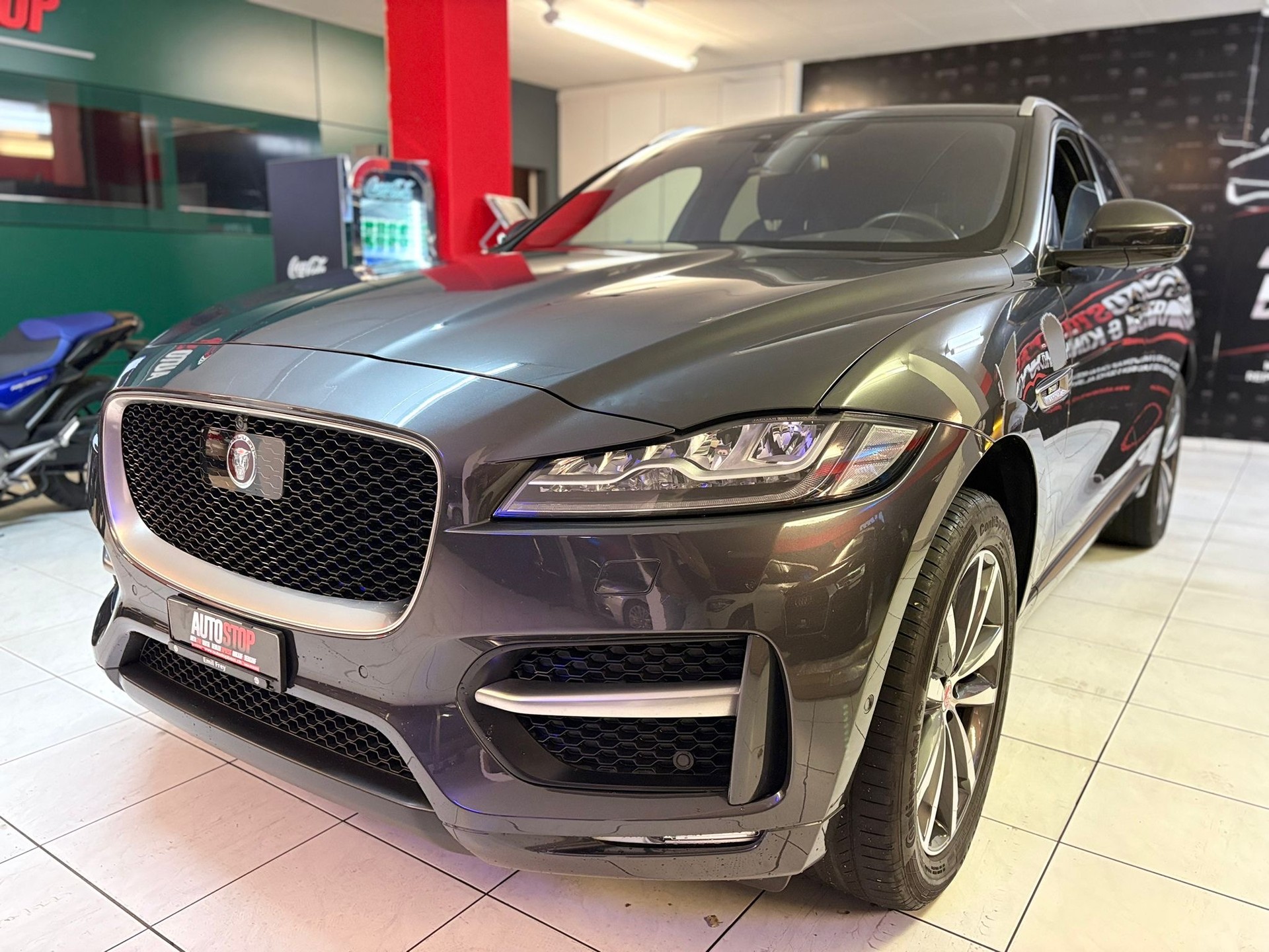 JAGUAR F-Pace 25d Prestige Advantage AWD Automatik-showroom-element-2