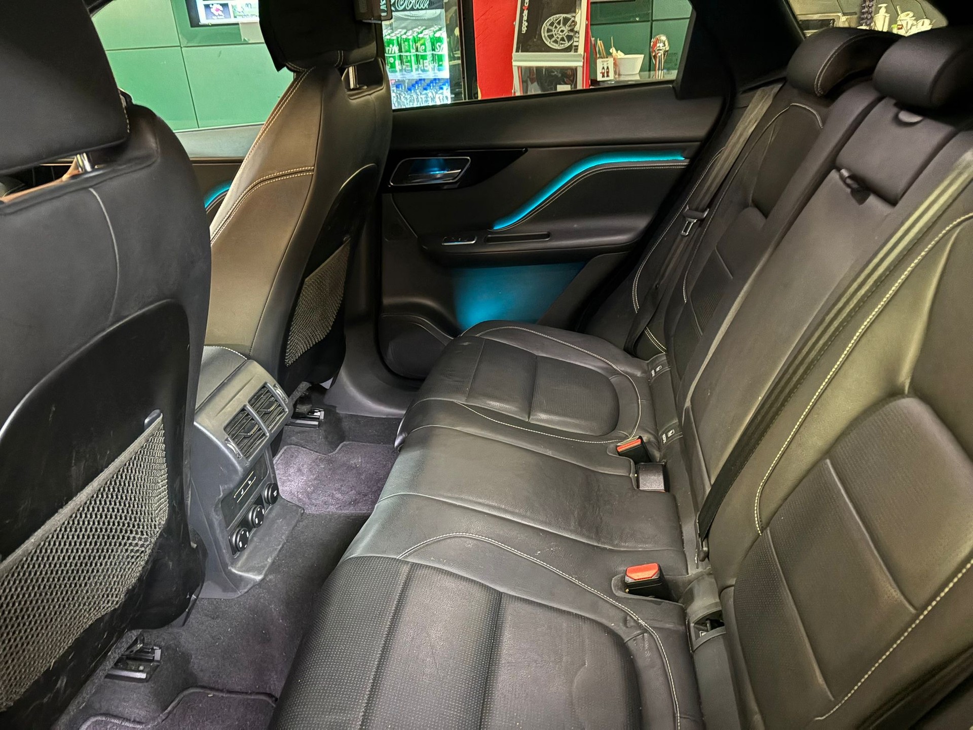 JAGUAR F-Pace 25d Prestige Advantage AWD Automatik-image-7