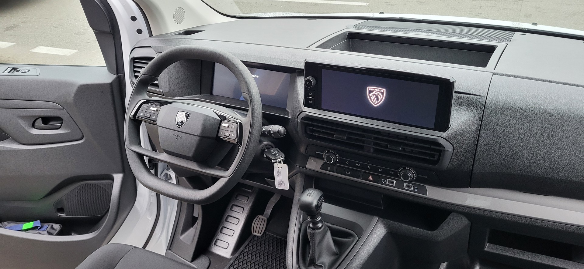 PEUGEOT Expert 2.2 BlueHDi 150 S&S Long-image-8