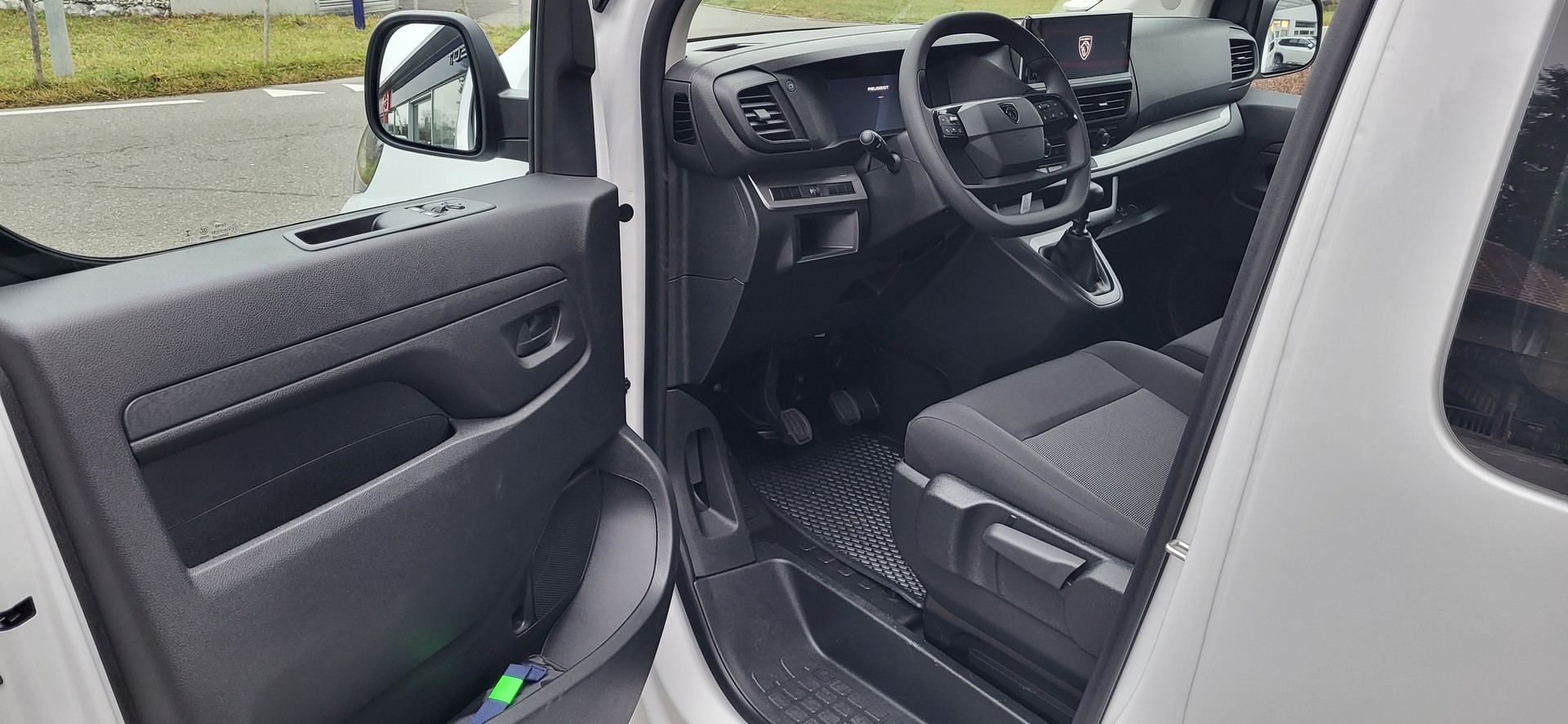 PEUGEOT Expert 2.2 BlueHDi 150 S&S Long-image-4