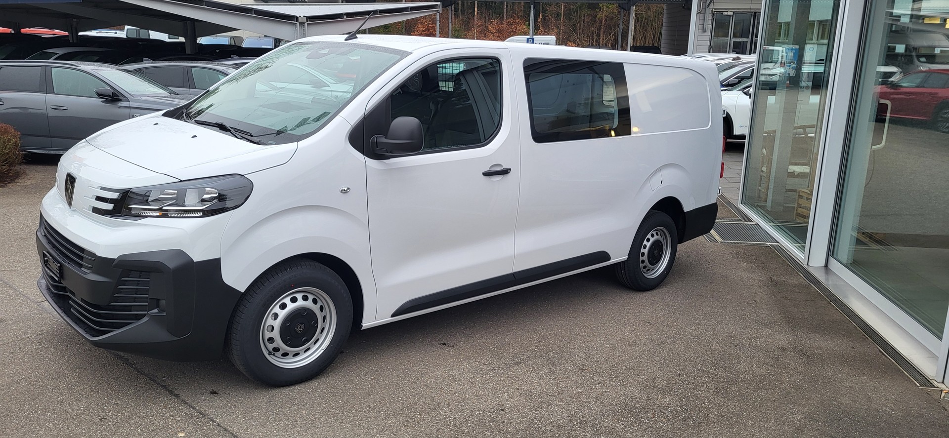 PEUGEOT Expert 2.2 BlueHDi 150 S&S Long-image-1