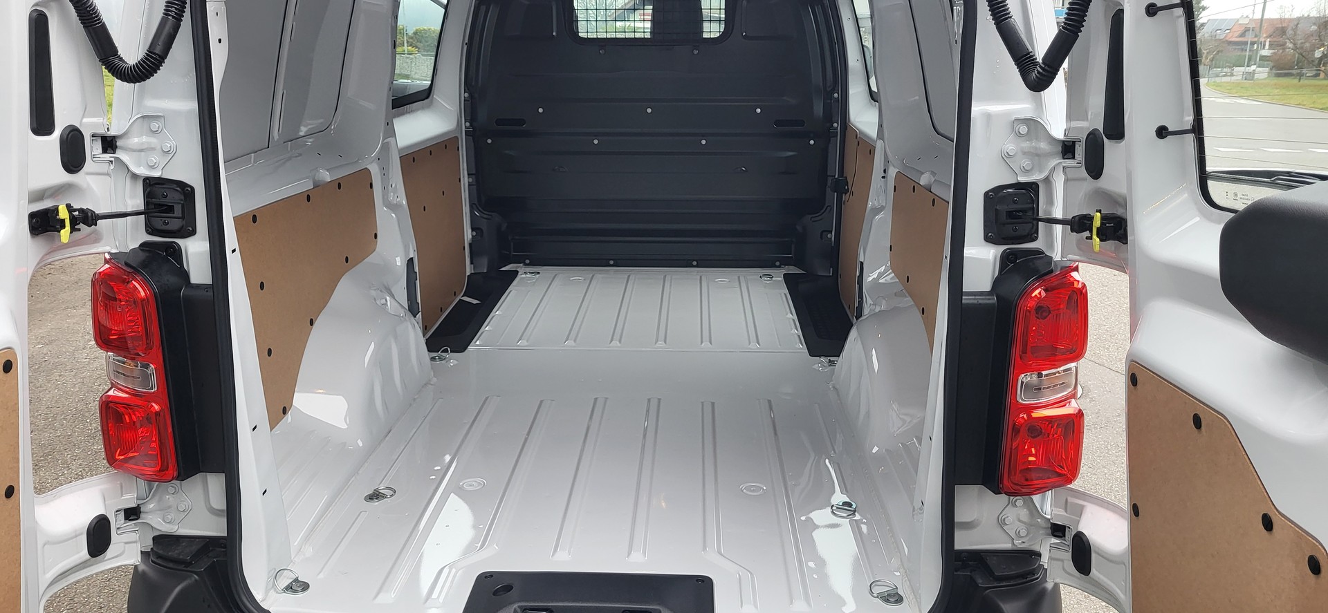 PEUGEOT Expert 2.2 BlueHDi 150 S&S Long-image-5