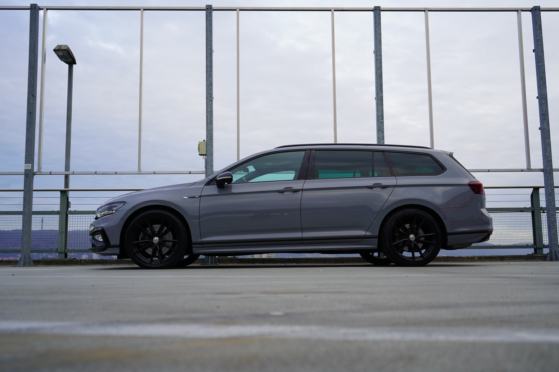 VW PASSAT VARIANT 2.0 TSI R-LINE EDITION BLACK 4MOTION DSG l 272 PS-showroom-element-3