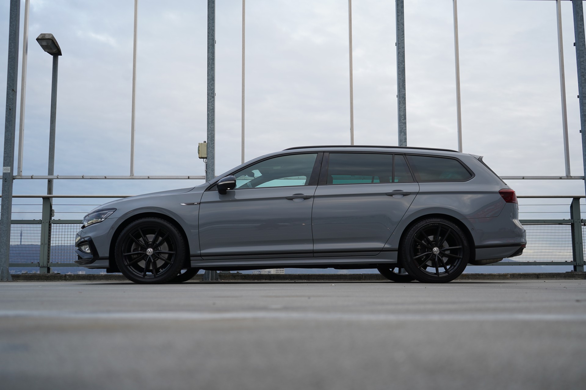 VW PASSAT VARIANT 2.0 TSI R-LINE EDITION BLACK 4MOTION DSG l 272 PS-showroom-element-1