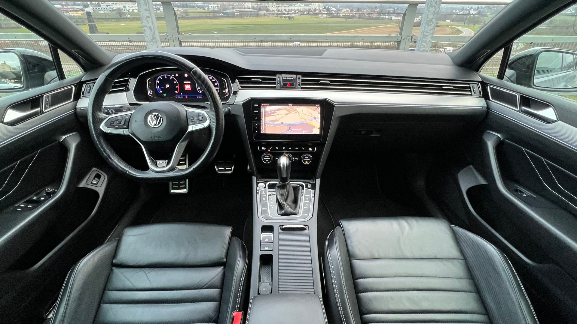 VW PASSAT VARIANT 2.0 TSI R-LINE EDITION BLACK 4MOTION DSG l 272 PS-image-19