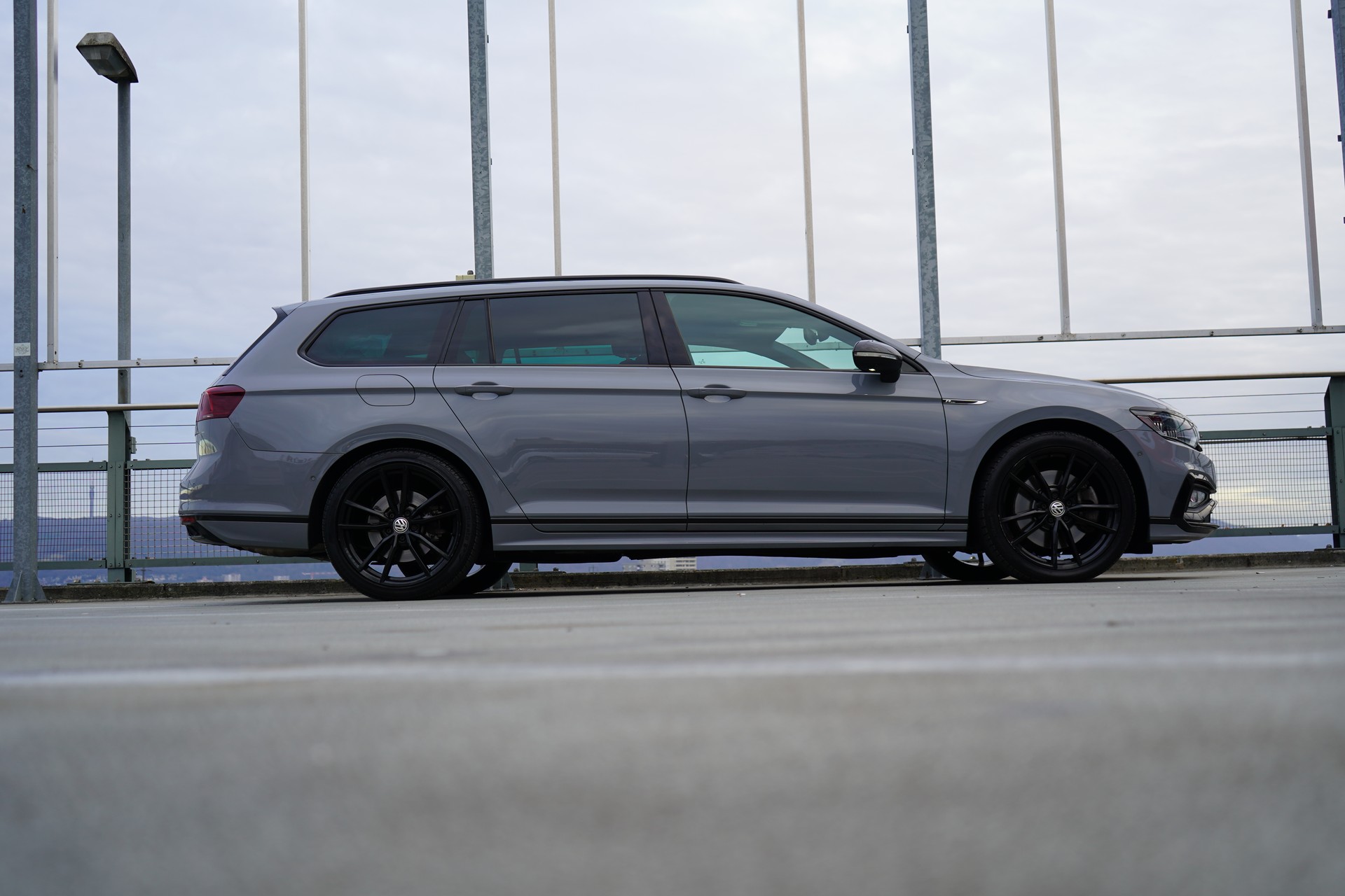 VW PASSAT VARIANT 2.0 TSI R-LINE EDITION BLACK 4MOTION DSG l 272 PS-showroom-element-2