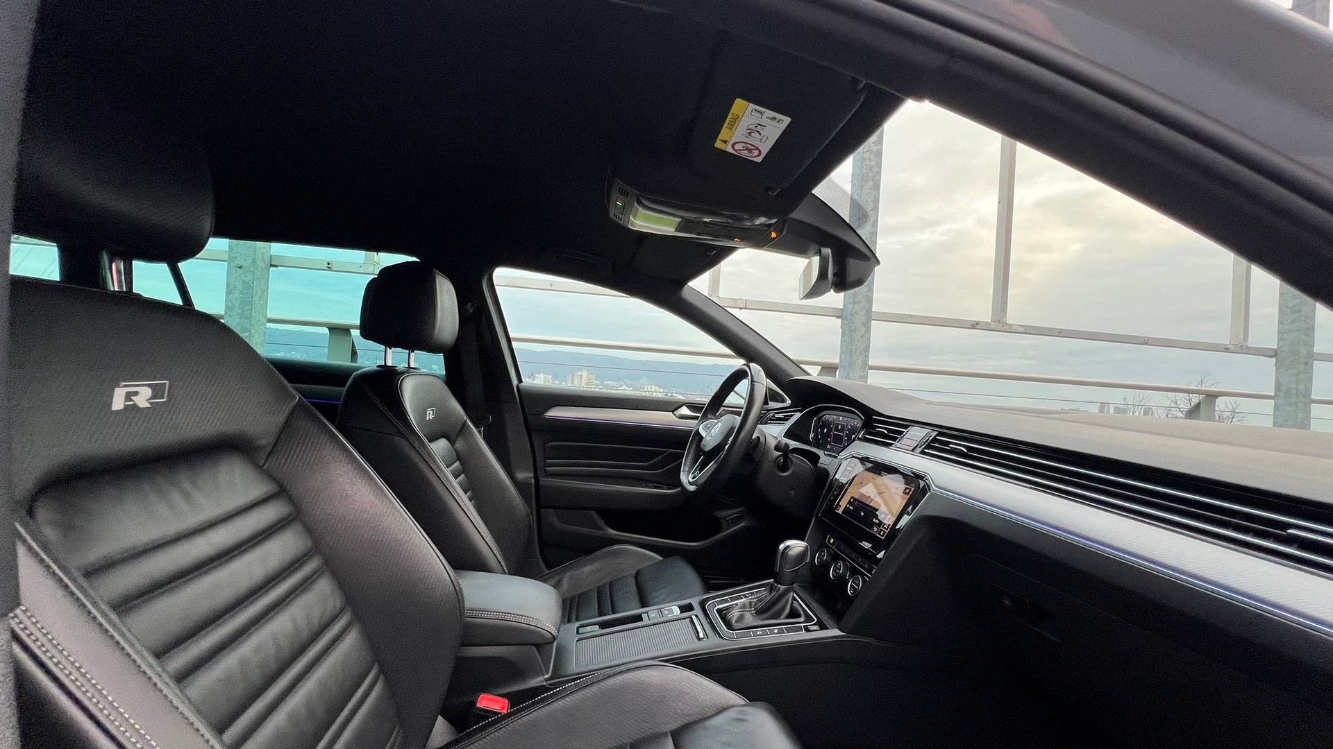 VW PASSAT VARIANT 2.0 TSI R-LINE EDITION BLACK 4MOTION DSG l 272 PS-image-23
