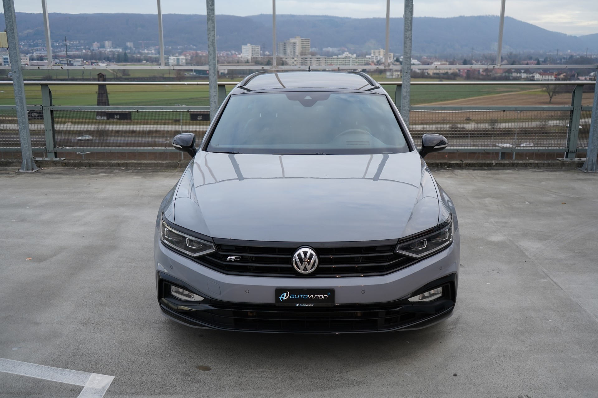 VW PASSAT VARIANT 2.0 TSI R-LINE EDITION BLACK 4MOTION DSG l 272 PS-image-13