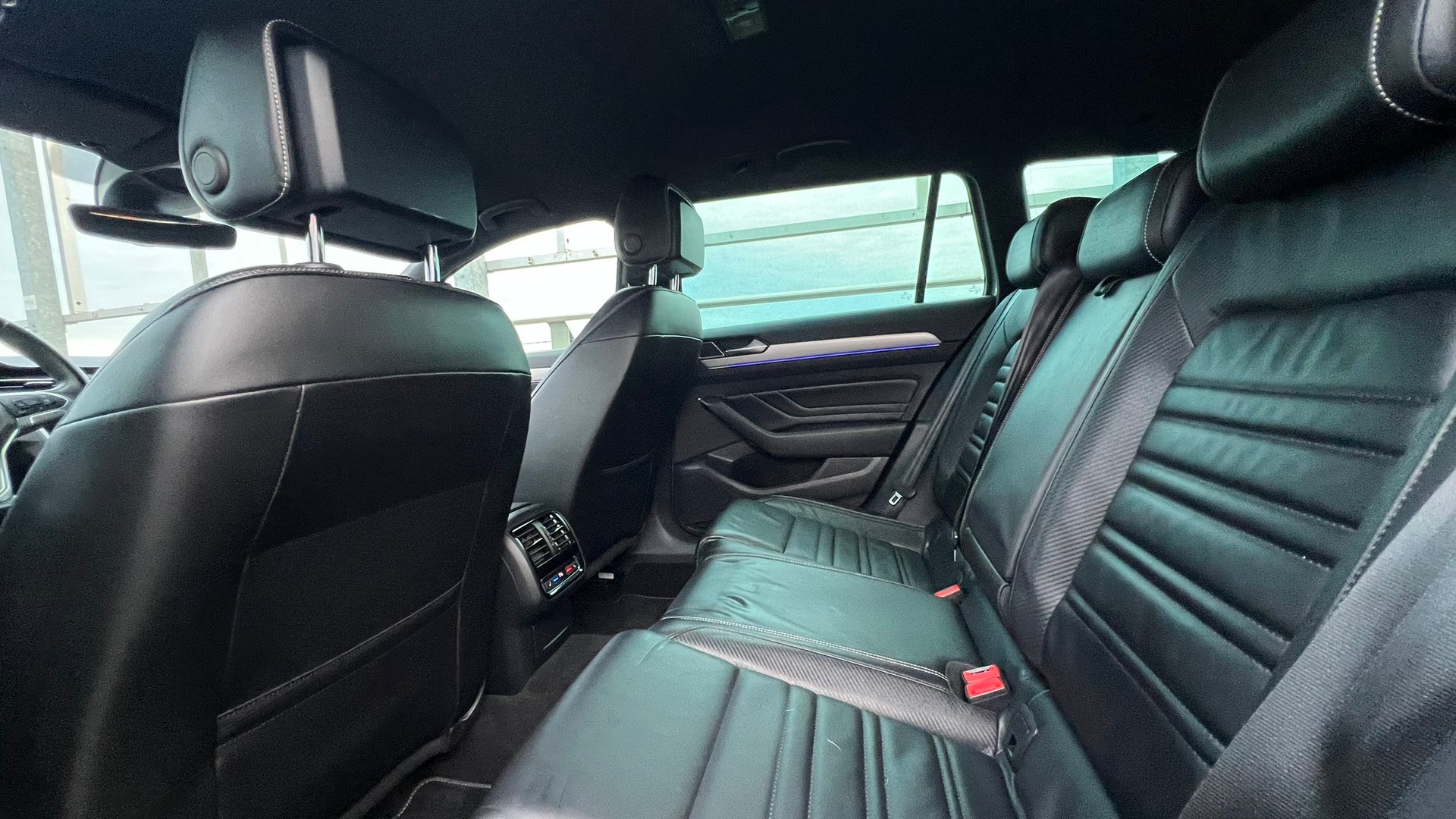 VW PASSAT VARIANT 2.0 TSI R-LINE EDITION BLACK 4MOTION DSG l 272 PS-image-26