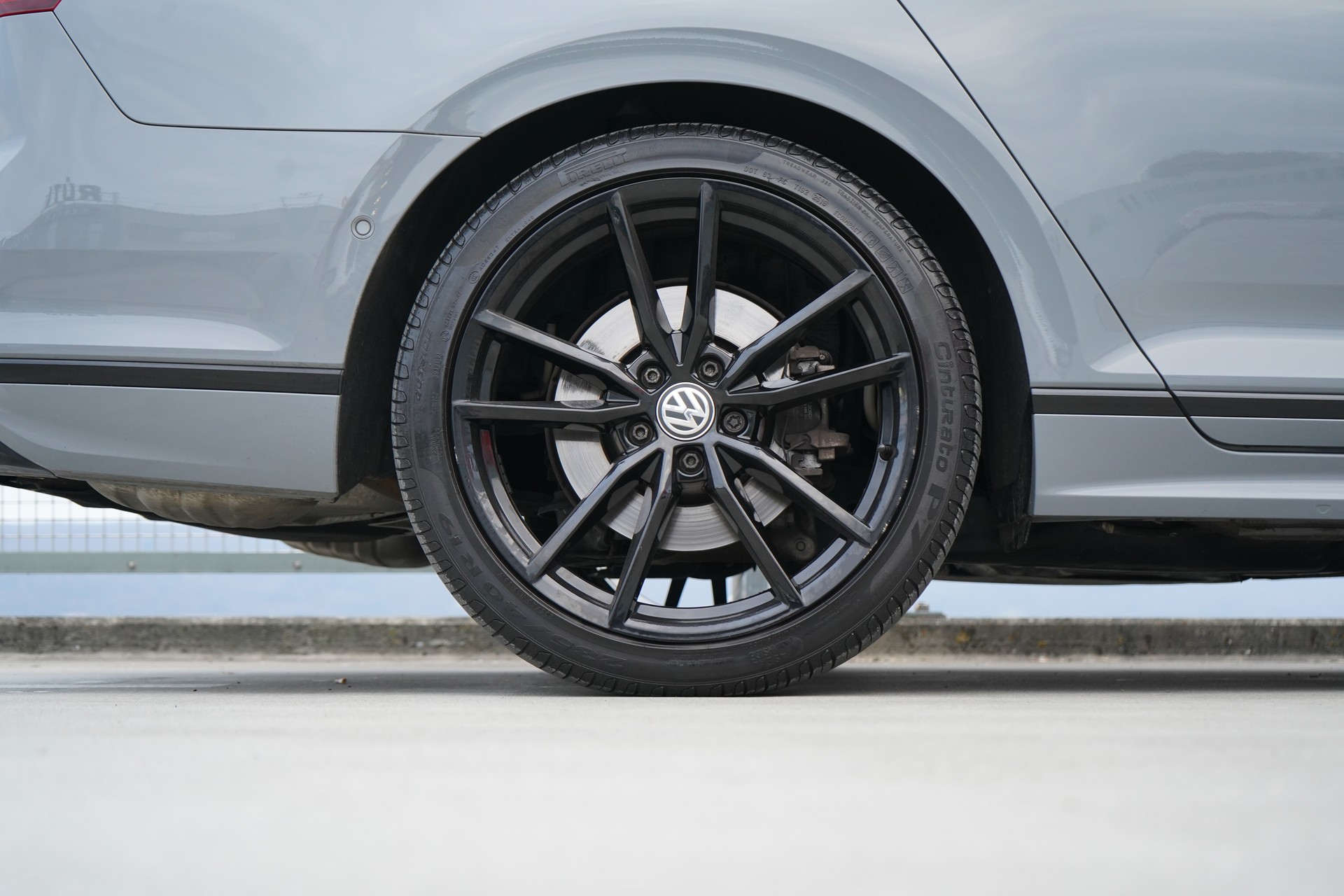 VW PASSAT VARIANT 2.0 TSI R-LINE EDITION BLACK 4MOTION DSG l 272 PS-image-18