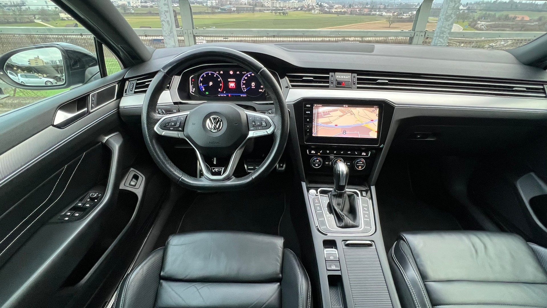 VW PASSAT VARIANT 2.0 TSI R-LINE EDITION BLACK 4MOTION DSG l 272 PS-image-20