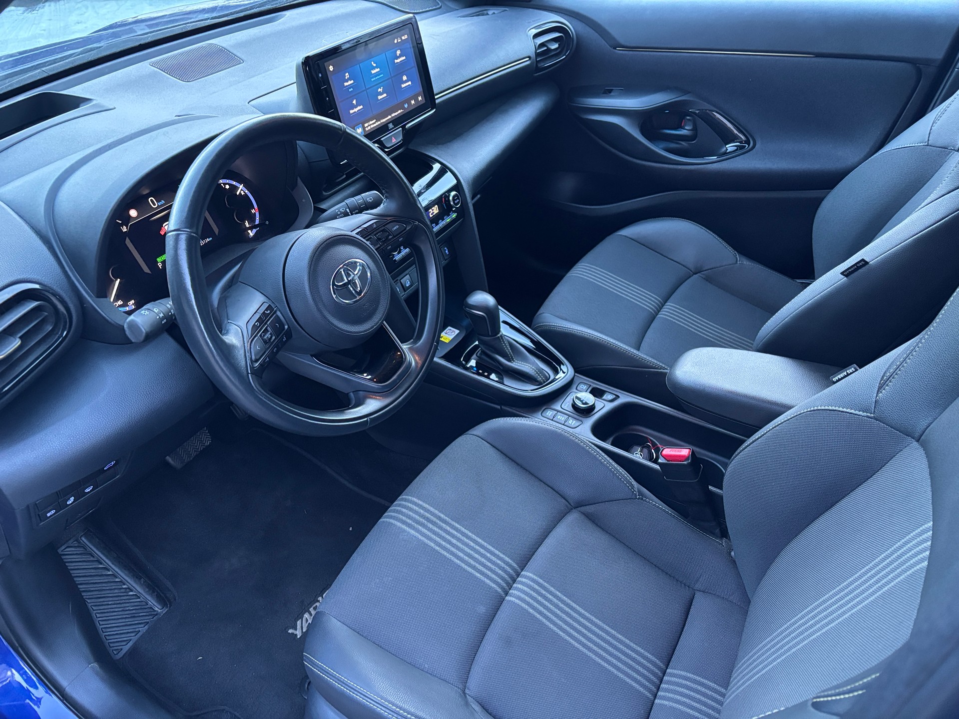 TOYOTA Yaris Cross 1.5 Adventure e-CVT AWDi-image-5