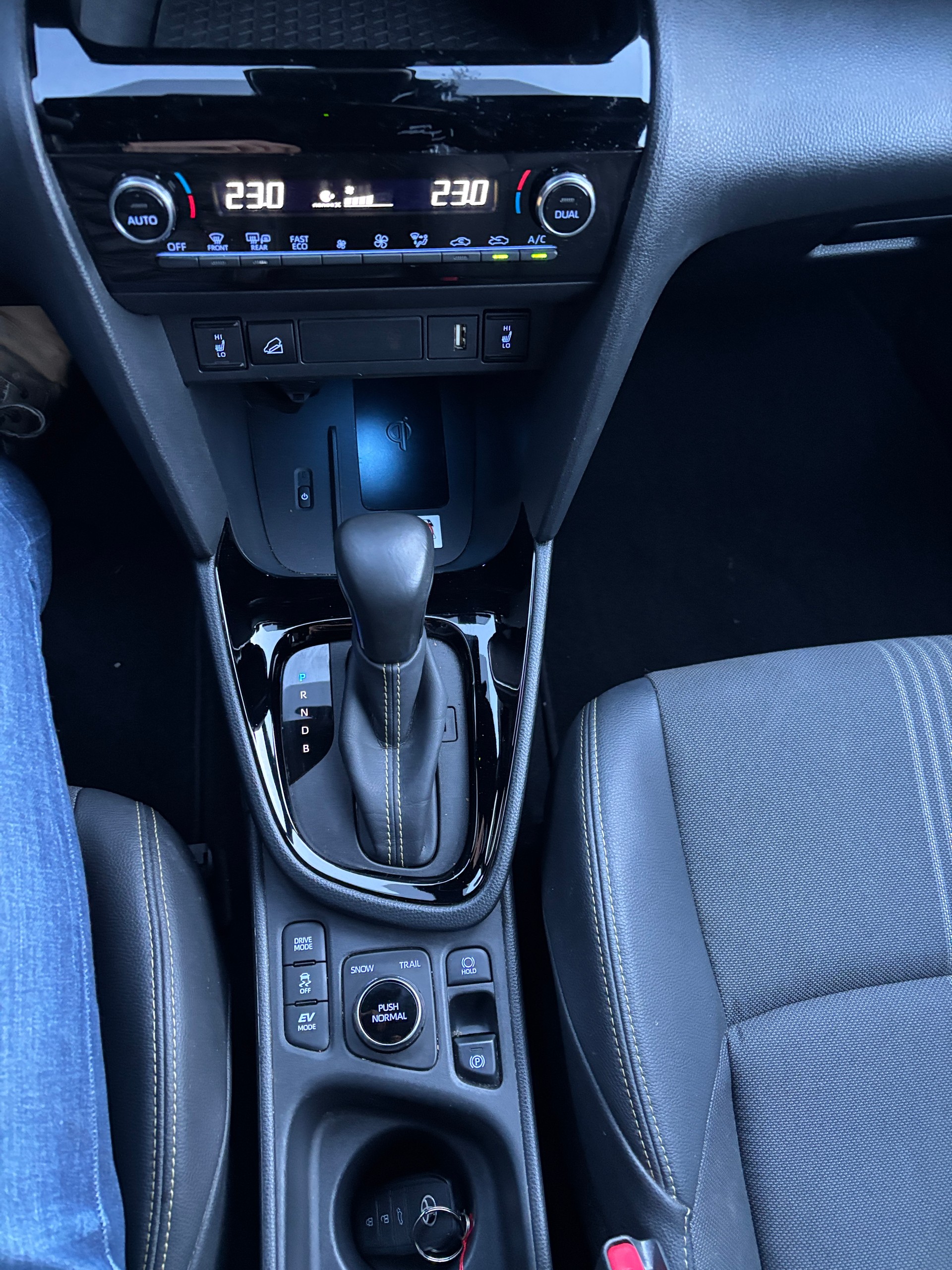 TOYOTA Yaris Cross 1.5 Adventure e-CVT AWDi-image-11